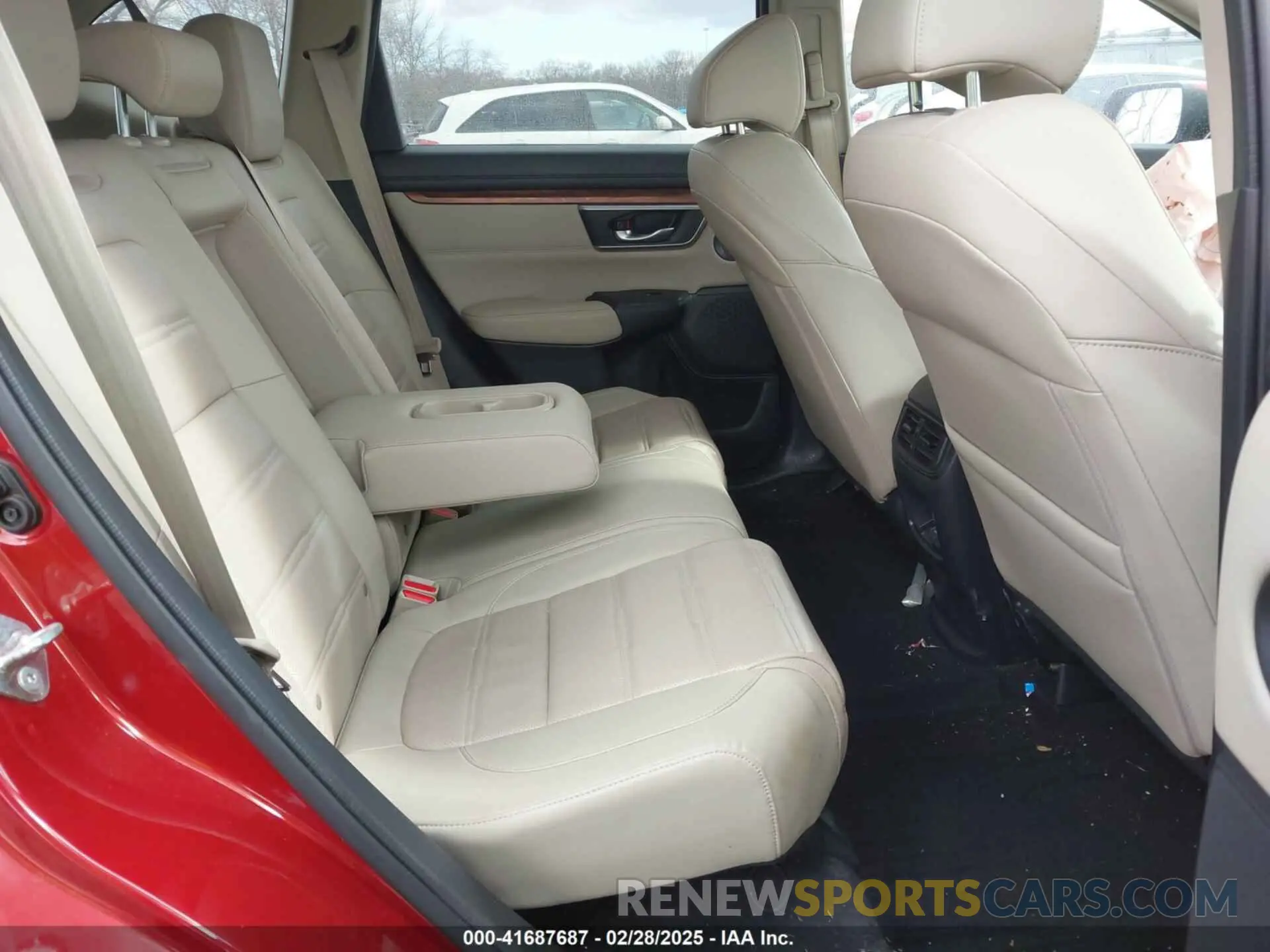 8 Photograph of a damaged car 2HKRW2H83KH617085 HONDA CR-V 2019