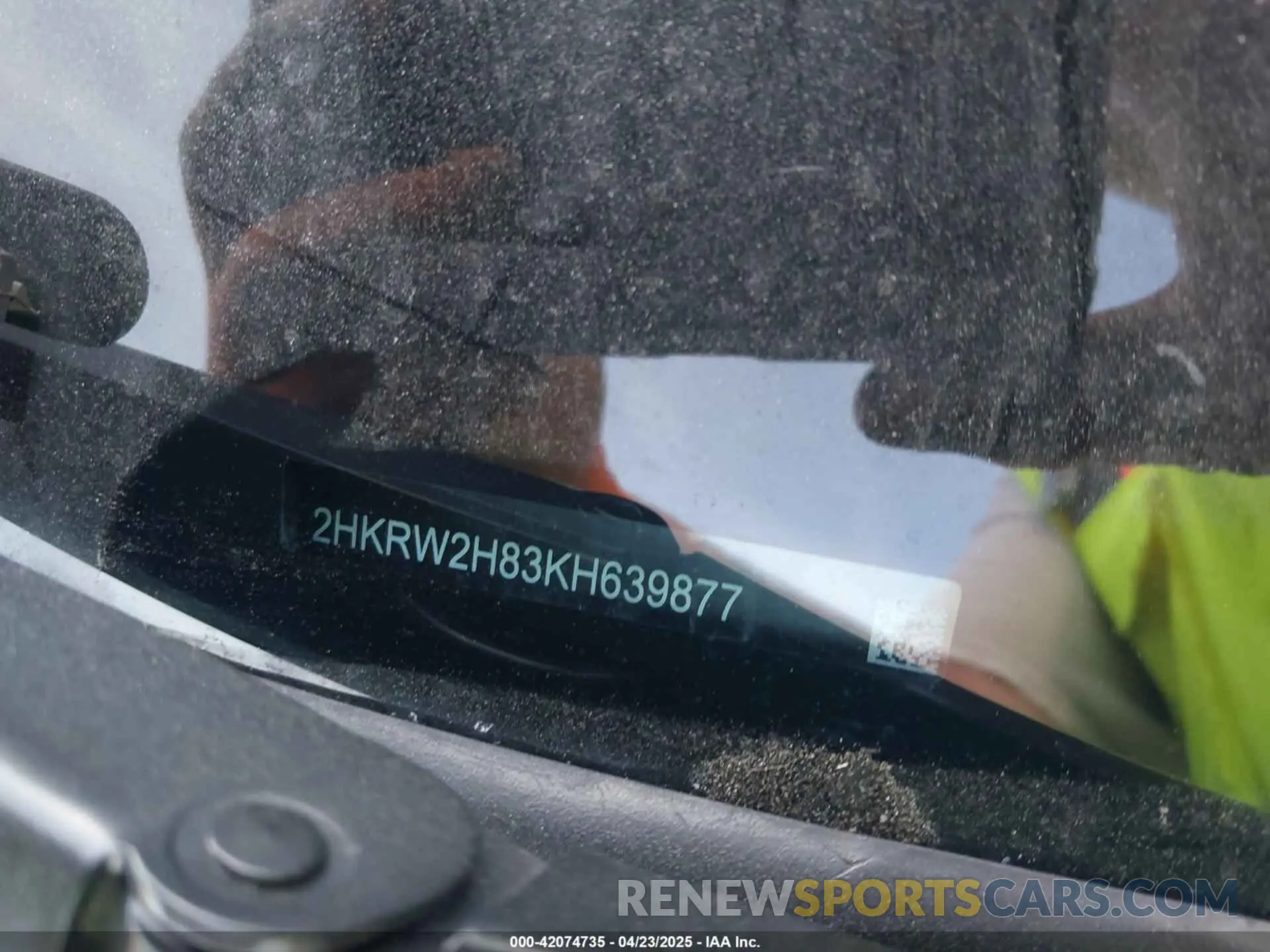 17 Photograph of a damaged car 2HKRW2H83KH639877 HONDA CR-V 2019