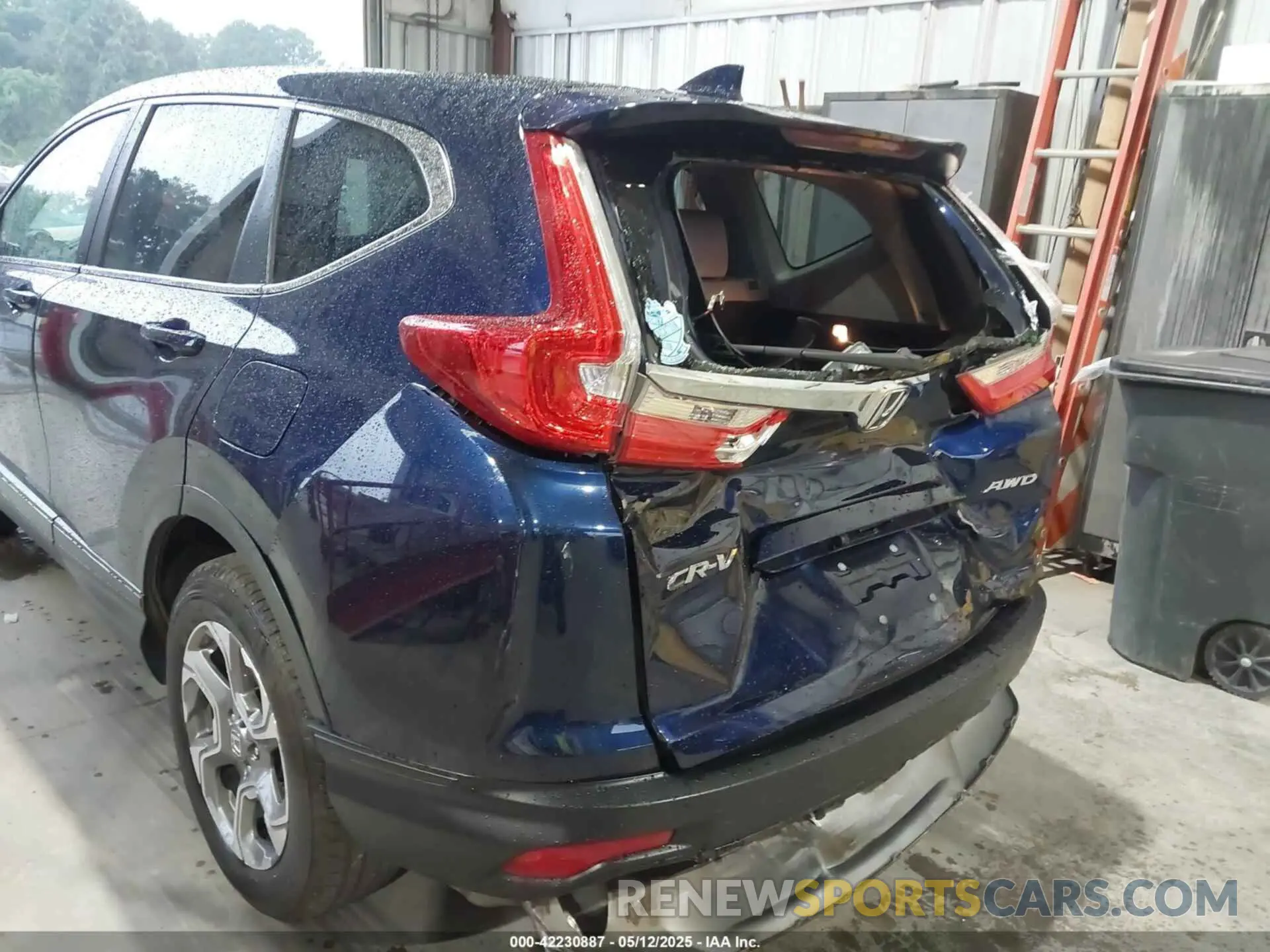 18 Photograph of a damaged car 2HKRW2H83KH643105 HONDA CR-V 2019