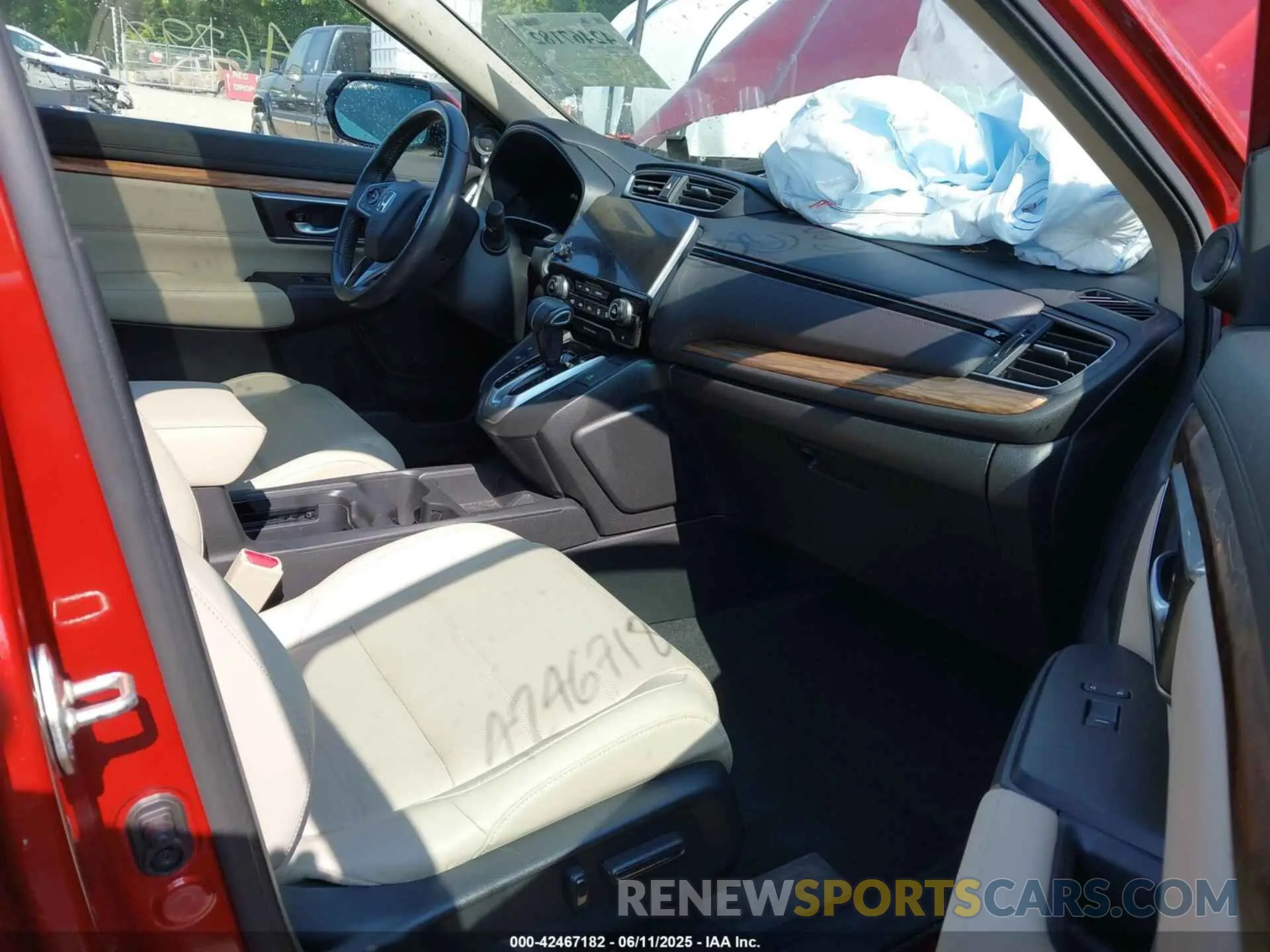5 Photograph of a damaged car 2HKRW2H84KH611425 HONDA CR-V 2019