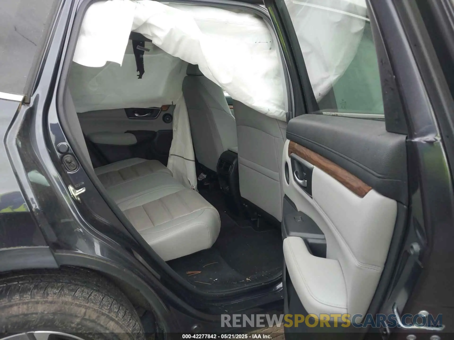 8 Photograph of a damaged car 2HKRW2H84KH665887 HONDA CR-V 2019