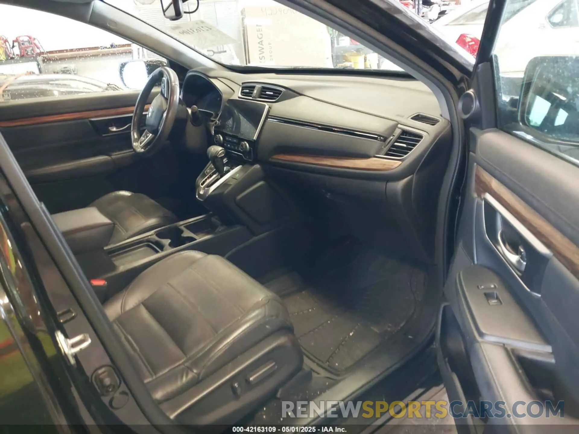 5 Photograph of a damaged car 2HKRW2H85KH649021 HONDA CR-V 2019