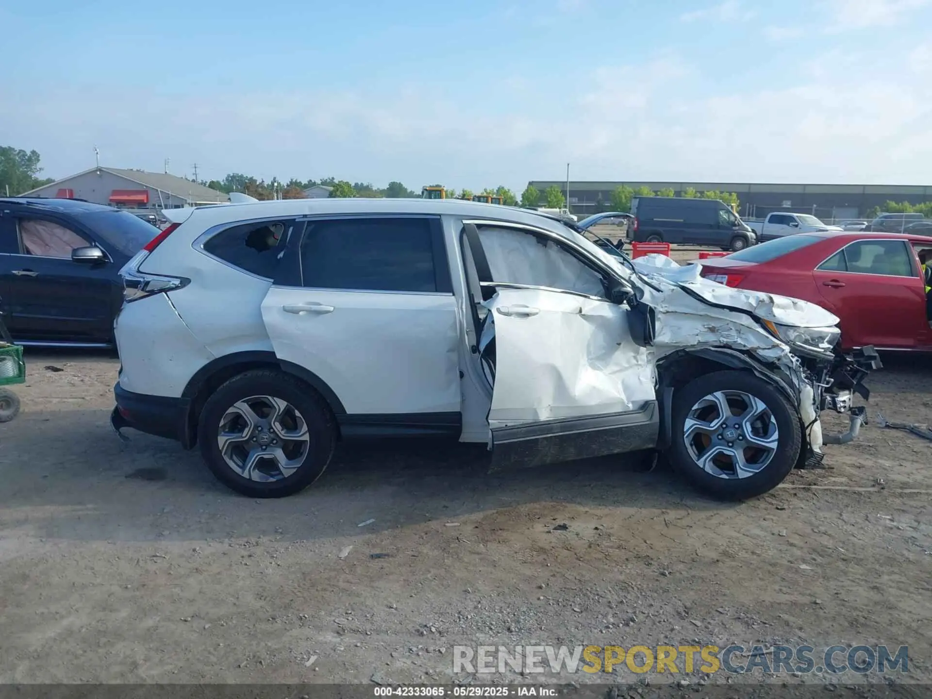 14 Photograph of a damaged car 2HKRW2H86KH677748 HONDA CR-V 2019