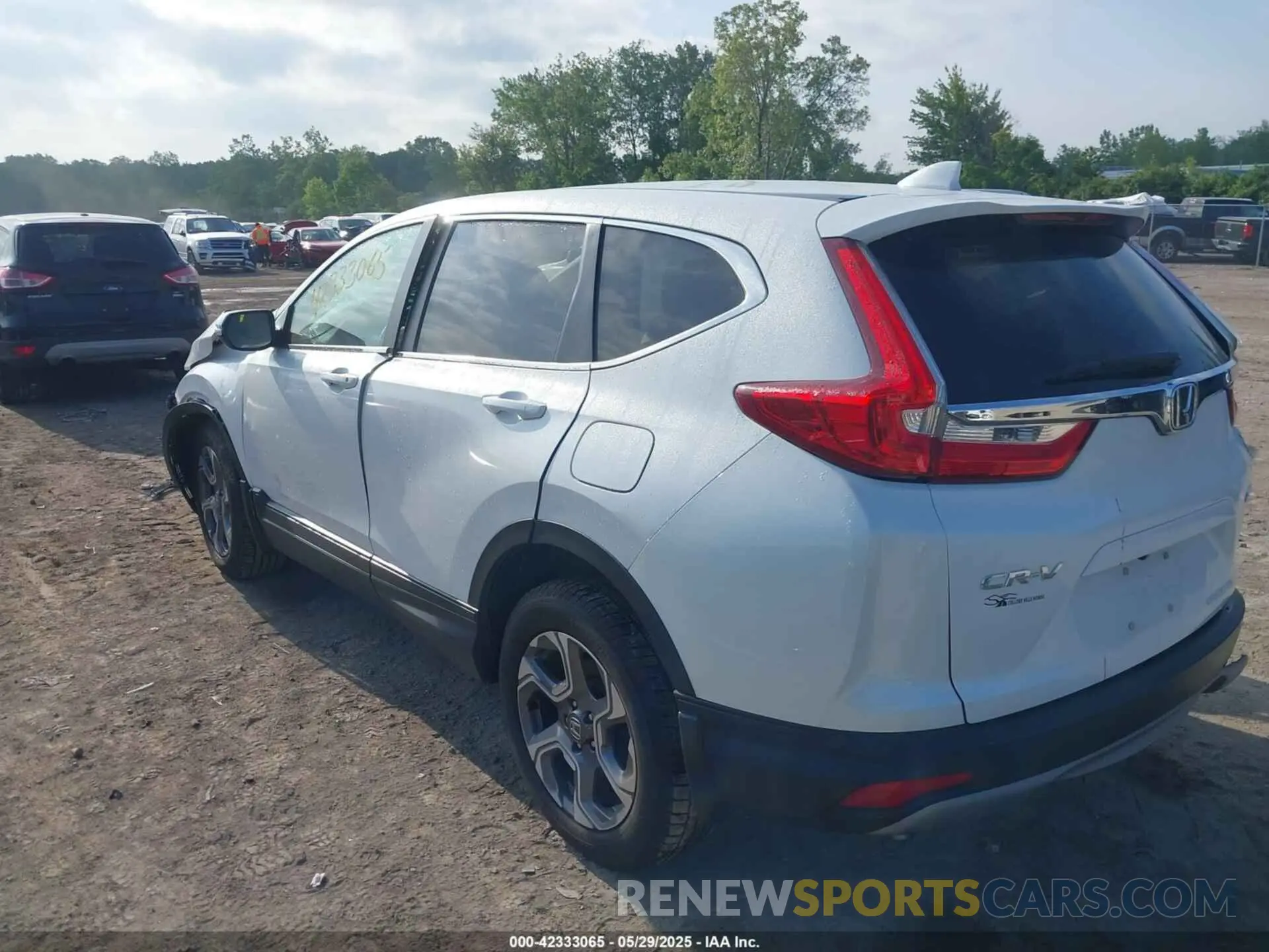 3 Photograph of a damaged car 2HKRW2H86KH677748 HONDA CR-V 2019