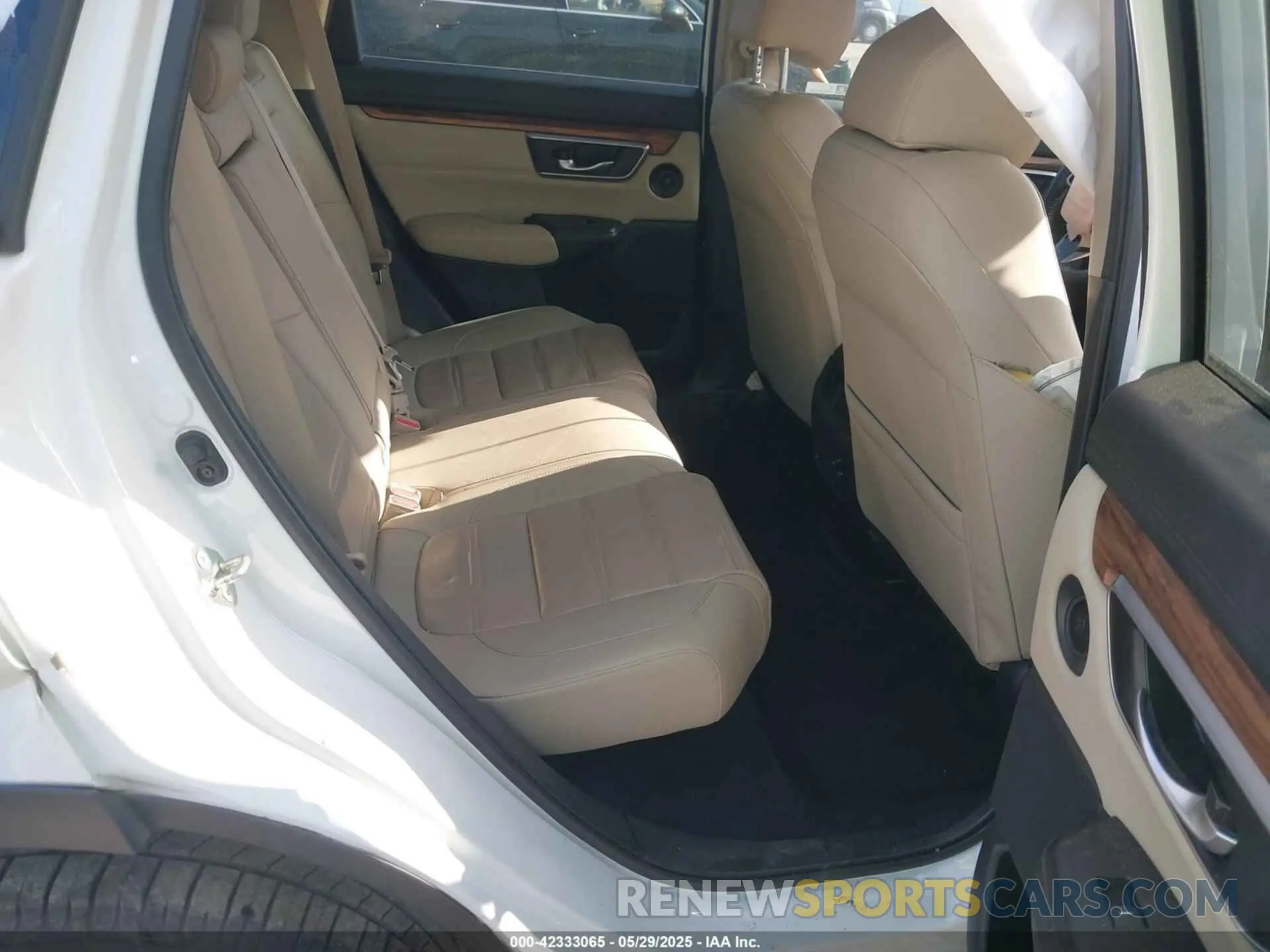 8 Photograph of a damaged car 2HKRW2H86KH677748 HONDA CR-V 2019