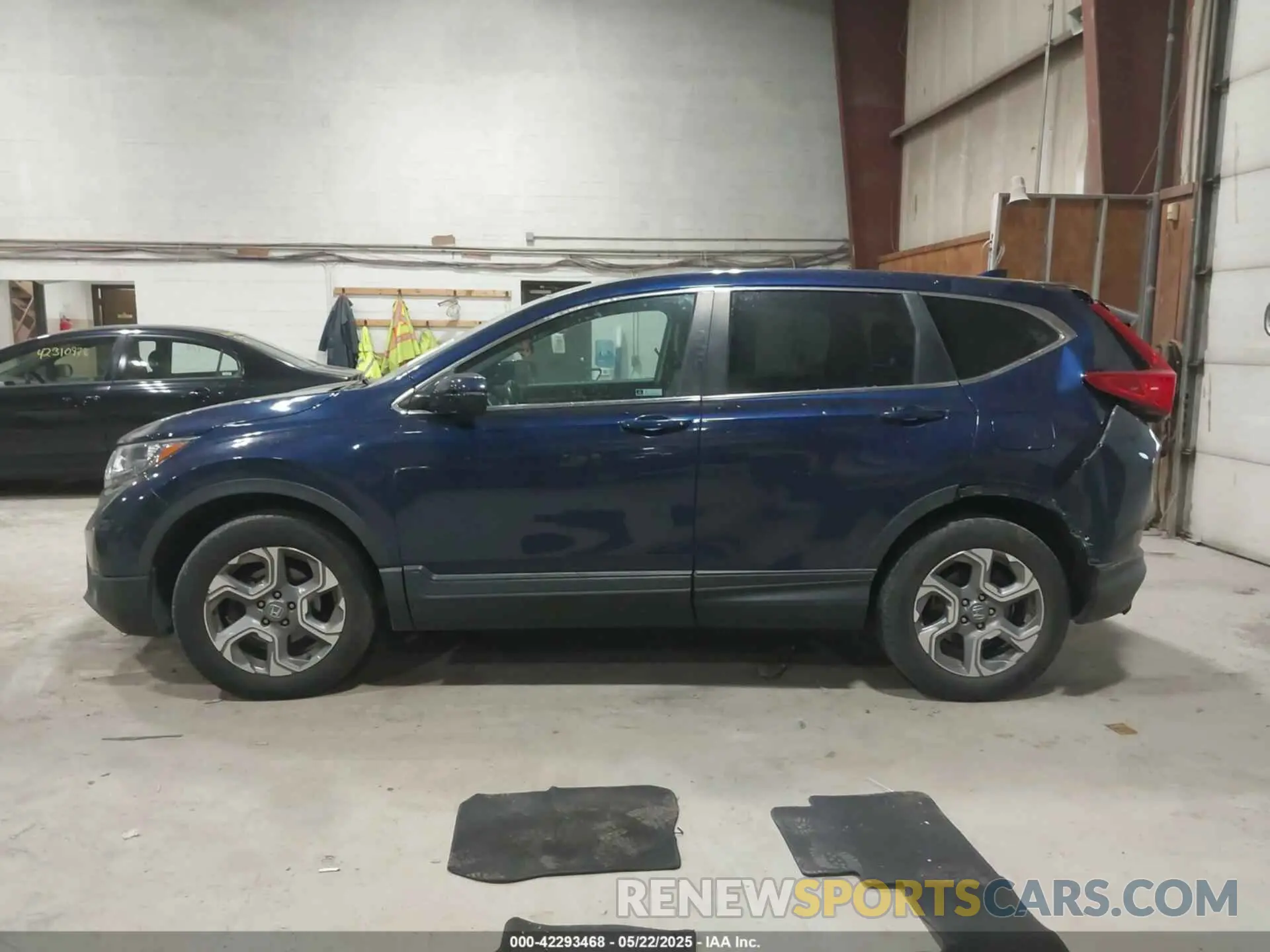 14 Photograph of a damaged car 2HKRW2H88KH620385 HONDA CR-V 2019