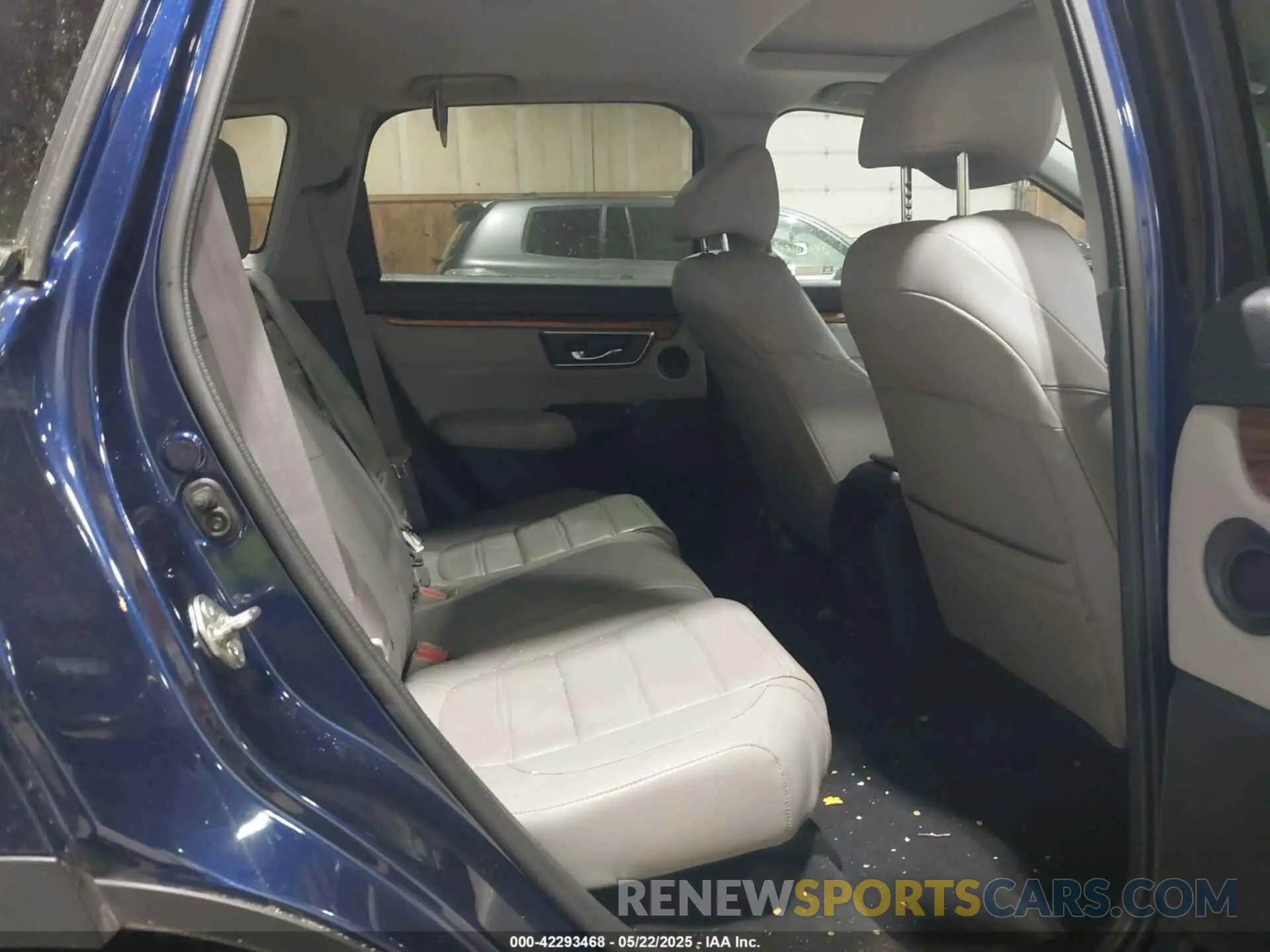 8 Photograph of a damaged car 2HKRW2H88KH620385 HONDA CR-V 2019