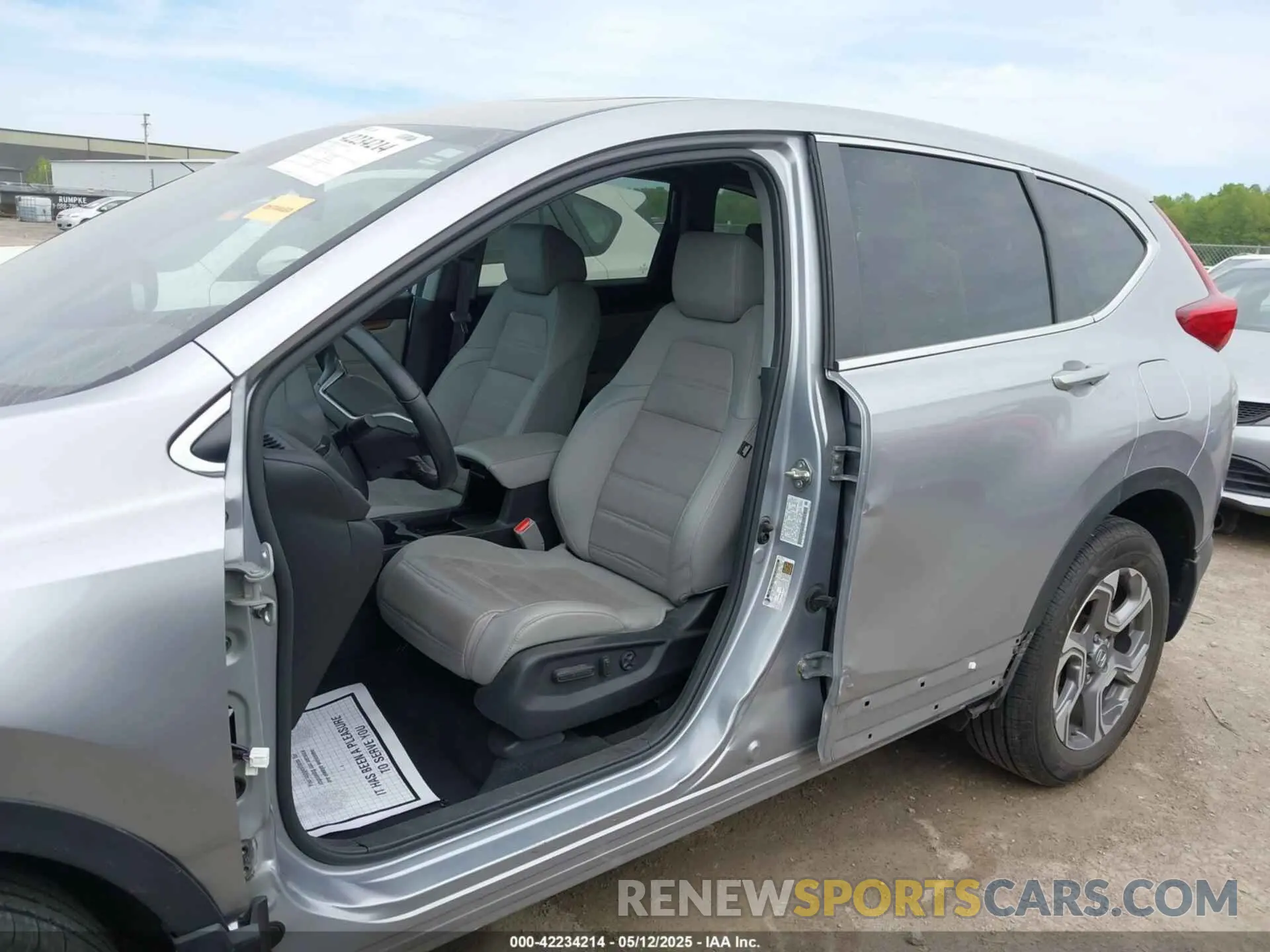 15 Photograph of a damaged car 2HKRW2H89KH660460 HONDA CR-V 2019