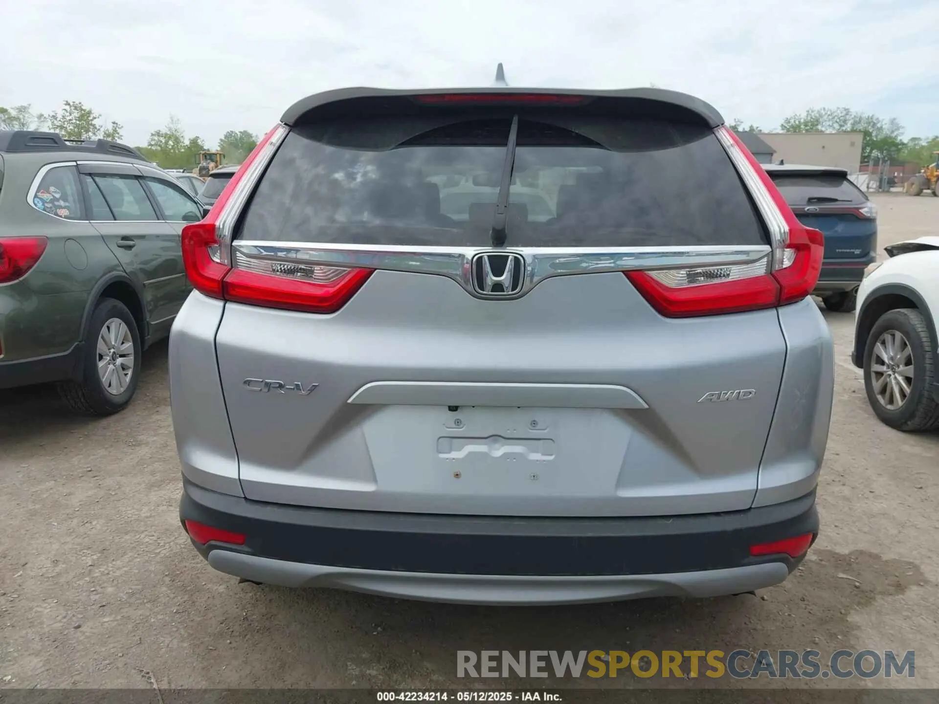17 Photograph of a damaged car 2HKRW2H89KH660460 HONDA CR-V 2019