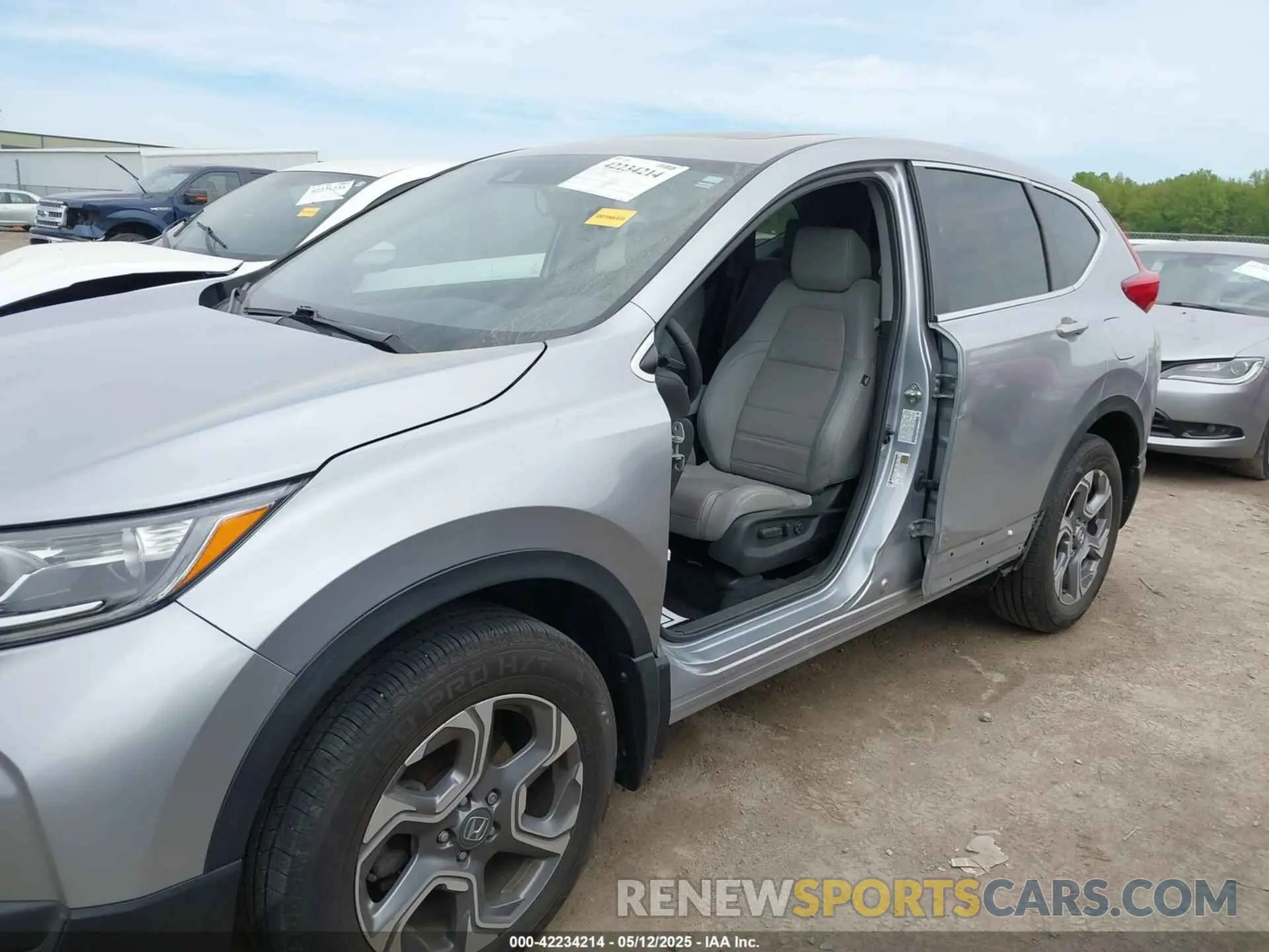 6 Photograph of a damaged car 2HKRW2H89KH660460 HONDA CR-V 2019