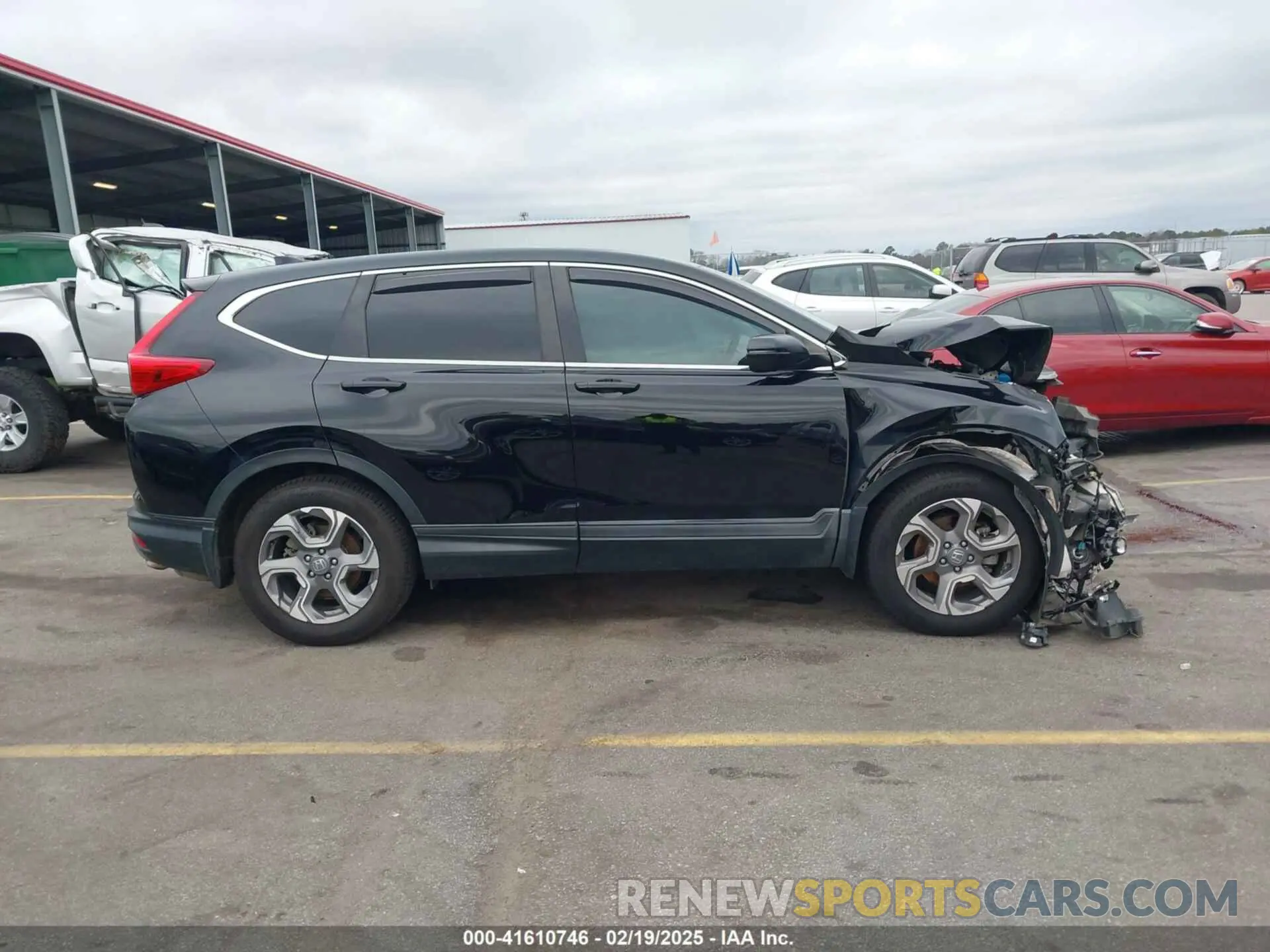 13 Photograph of a damaged car 2HKRW2H89KH661382 HONDA CR-V 2019