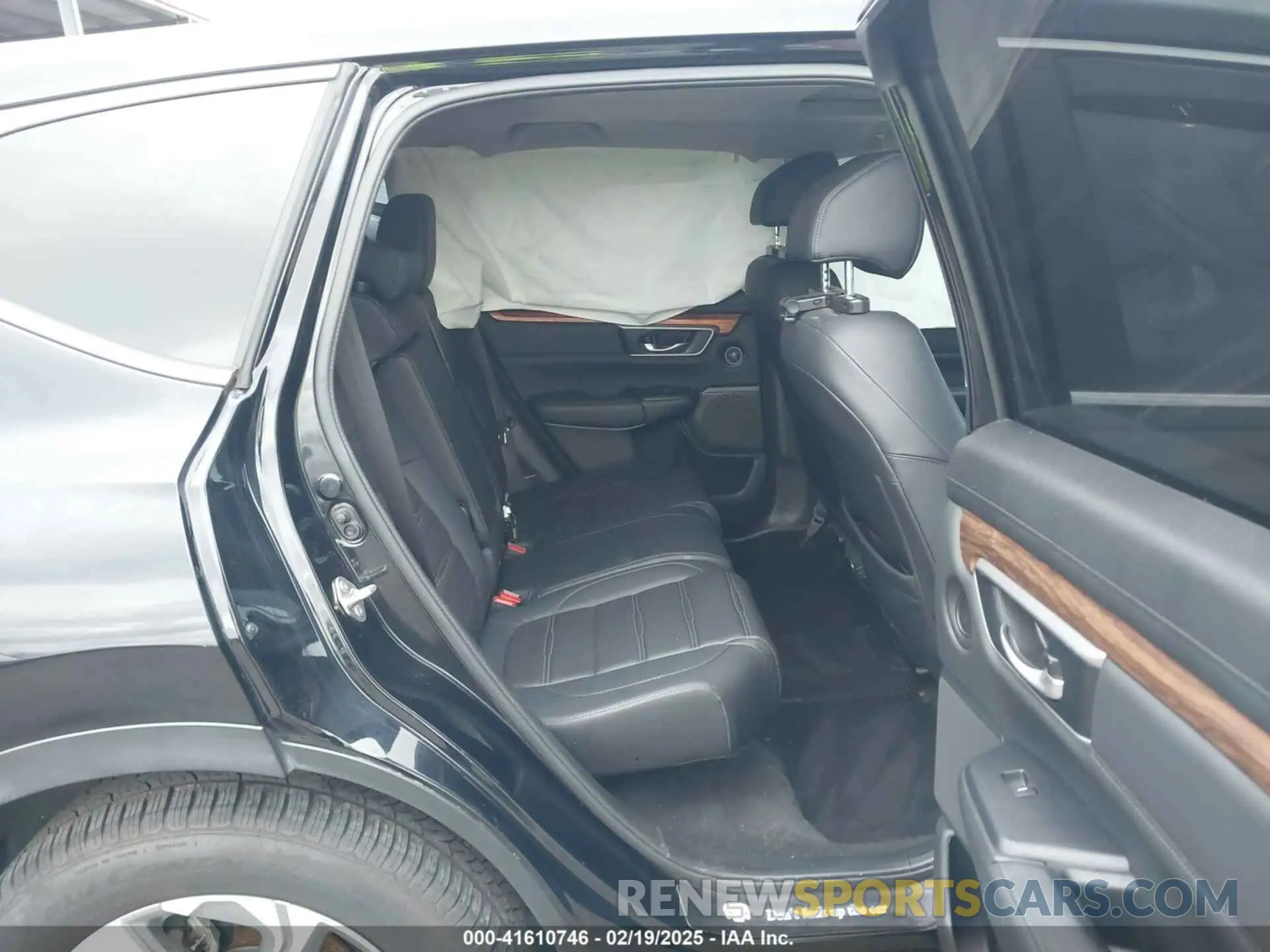 8 Photograph of a damaged car 2HKRW2H89KH661382 HONDA CR-V 2019