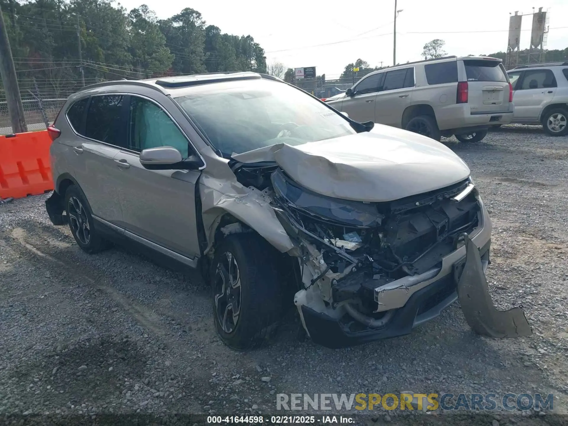1 Photograph of a damaged car 2HKRW2H90KH635732 HONDA CR-V 2019