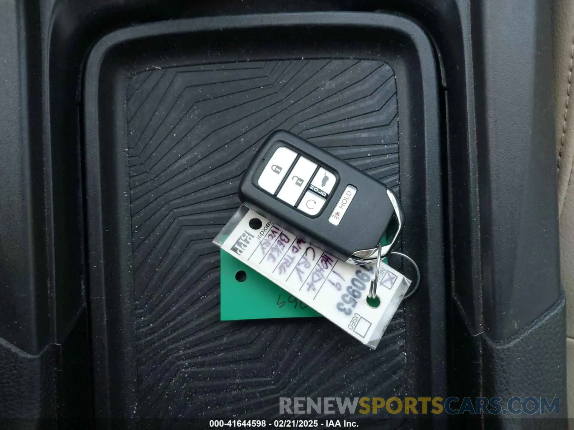 11 Photograph of a damaged car 2HKRW2H90KH635732 HONDA CR-V 2019