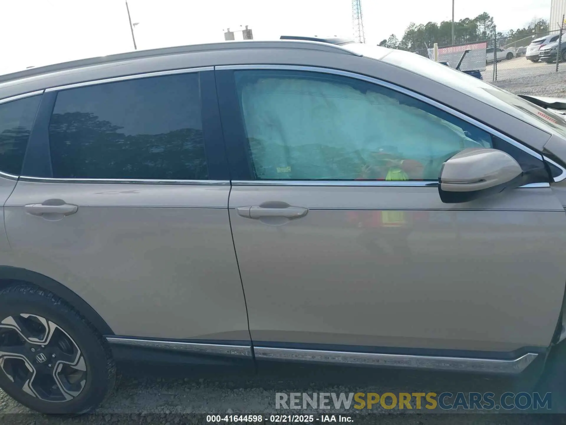 13 Photograph of a damaged car 2HKRW2H90KH635732 HONDA CR-V 2019