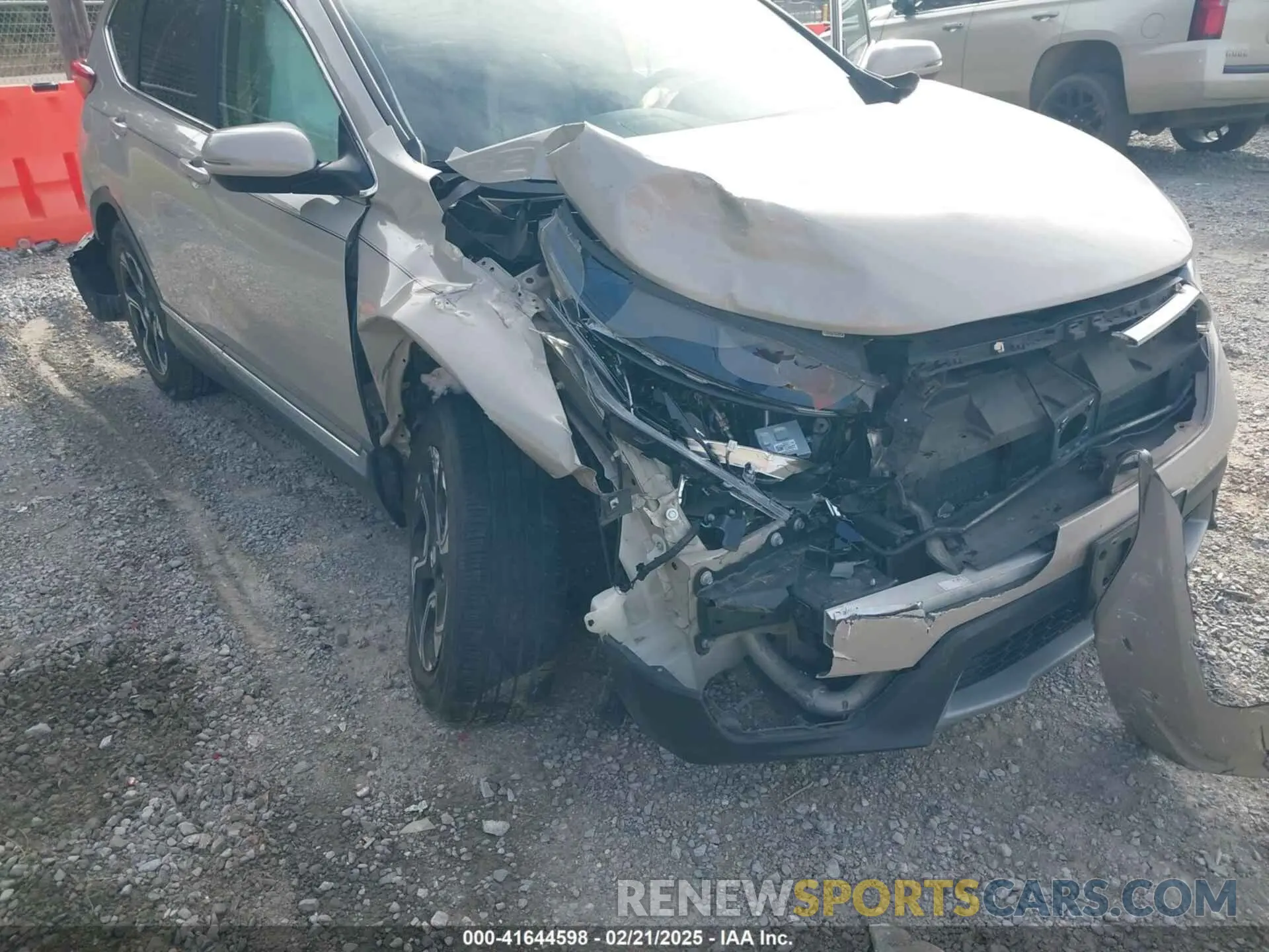 6 Photograph of a damaged car 2HKRW2H90KH635732 HONDA CR-V 2019