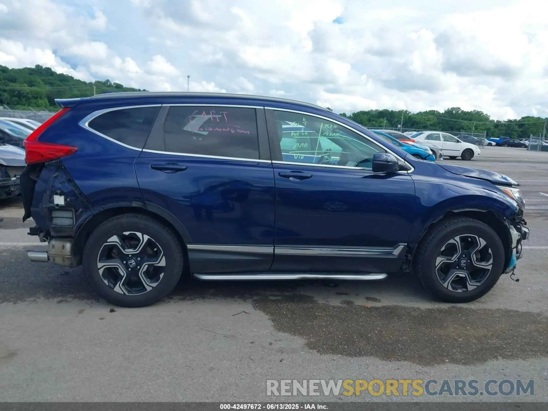 14 Photograph of a damaged car 2HKRW2H92KH607057 HONDA CR-V 2019