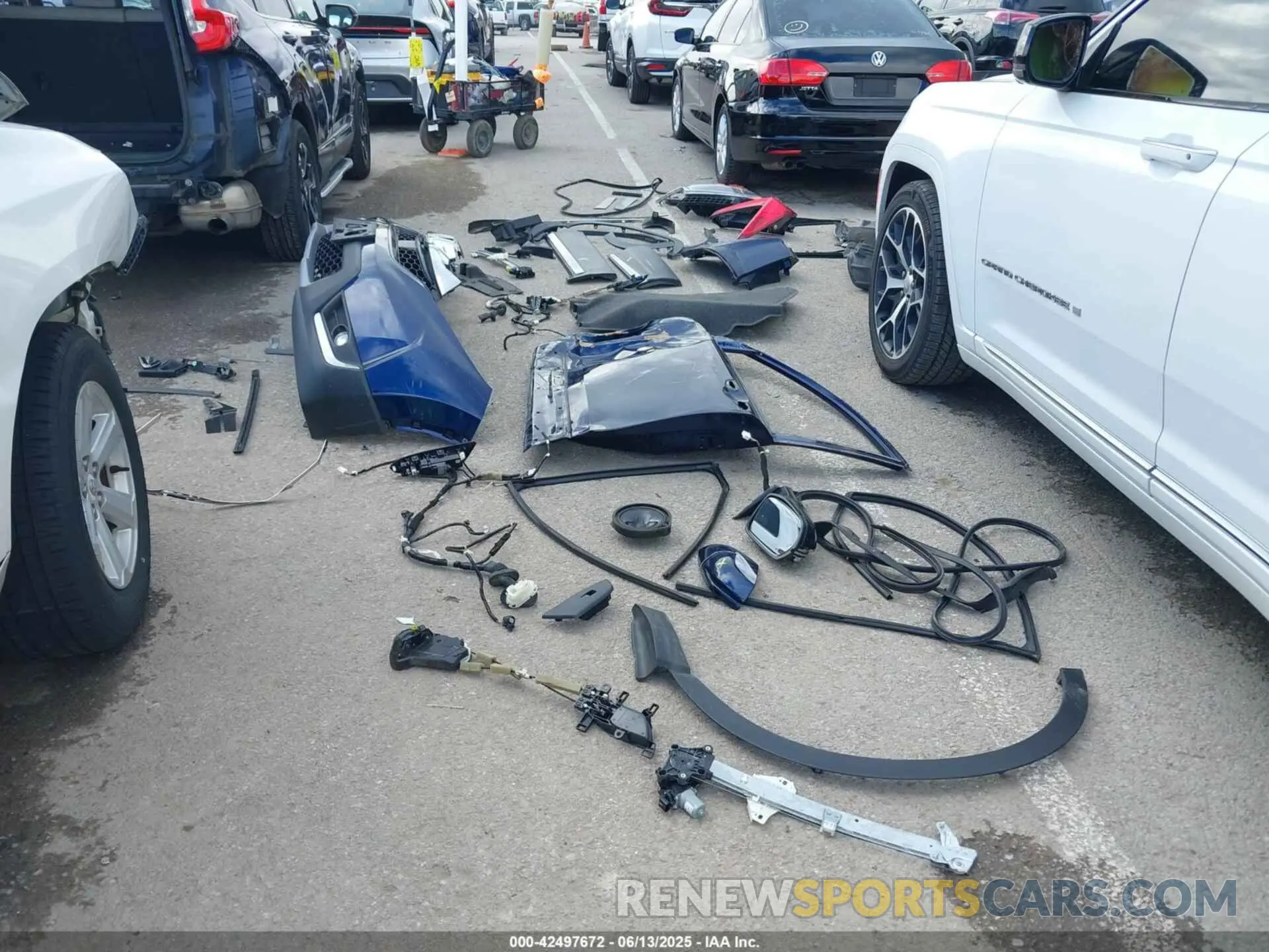 19 Photograph of a damaged car 2HKRW2H92KH607057 HONDA CR-V 2019