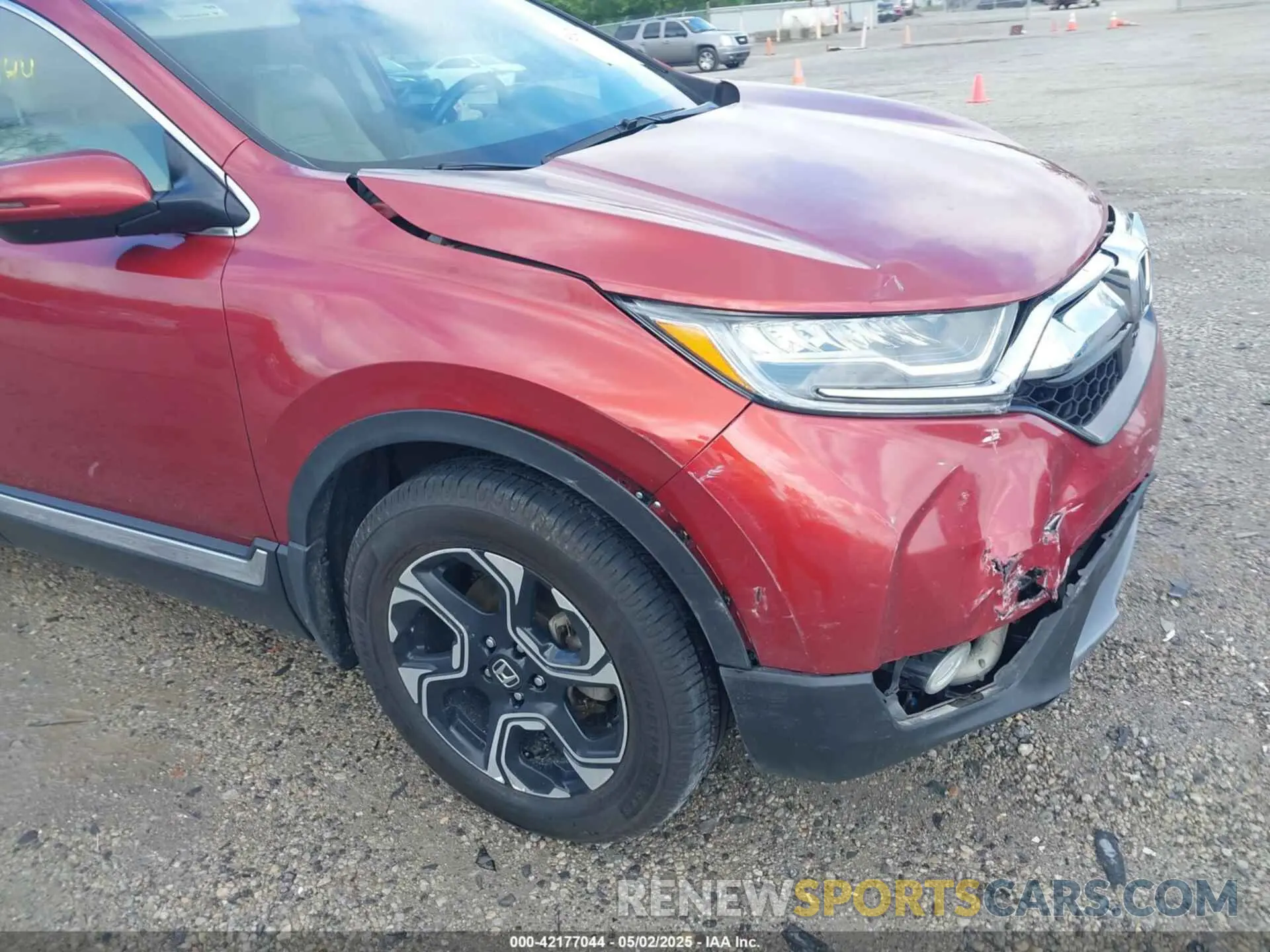 17 Photograph of a damaged car 2HKRW2H92KH626997 HONDA CR-V 2019