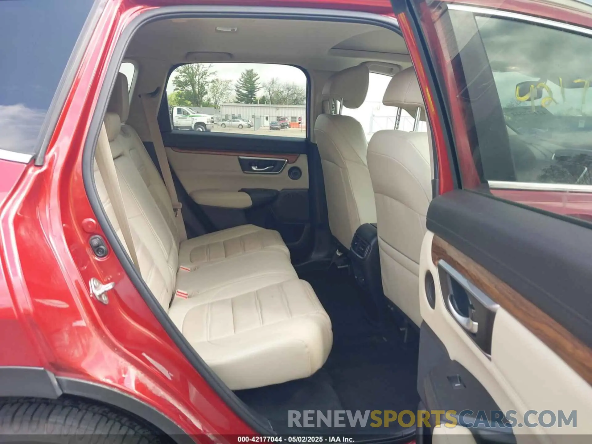 8 Photograph of a damaged car 2HKRW2H92KH626997 HONDA CR-V 2019
