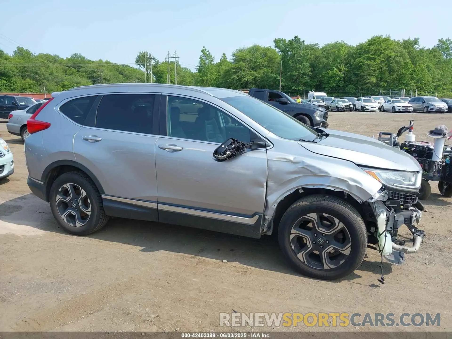 17 Photograph of a damaged car 2HKRW2H93KH628869 HONDA CR-V 2019