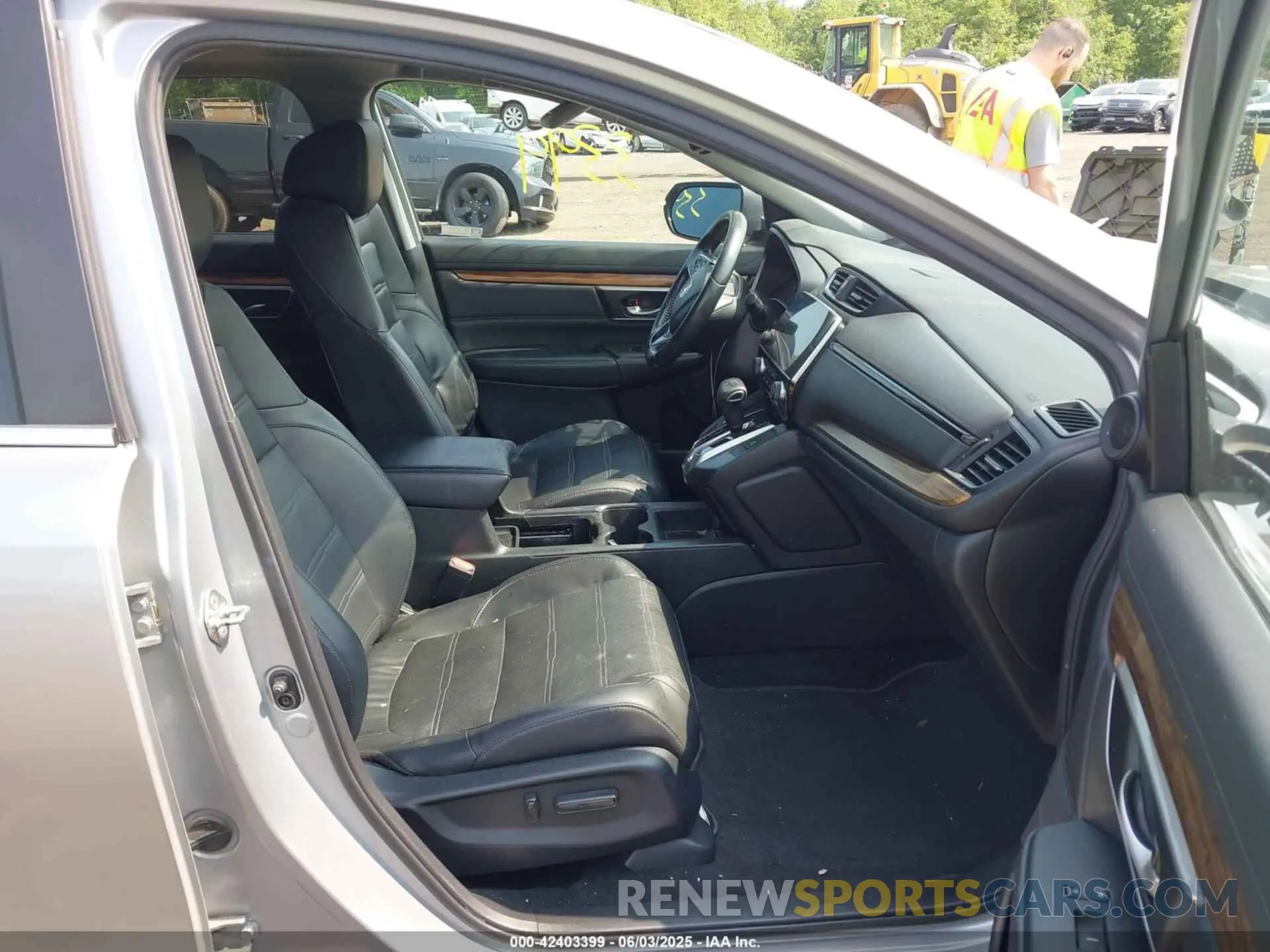 5 Photograph of a damaged car 2HKRW2H93KH628869 HONDA CR-V 2019