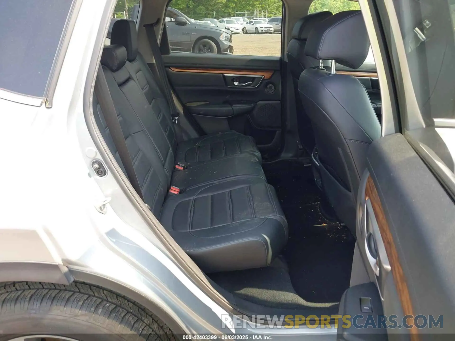8 Photograph of a damaged car 2HKRW2H93KH628869 HONDA CR-V 2019