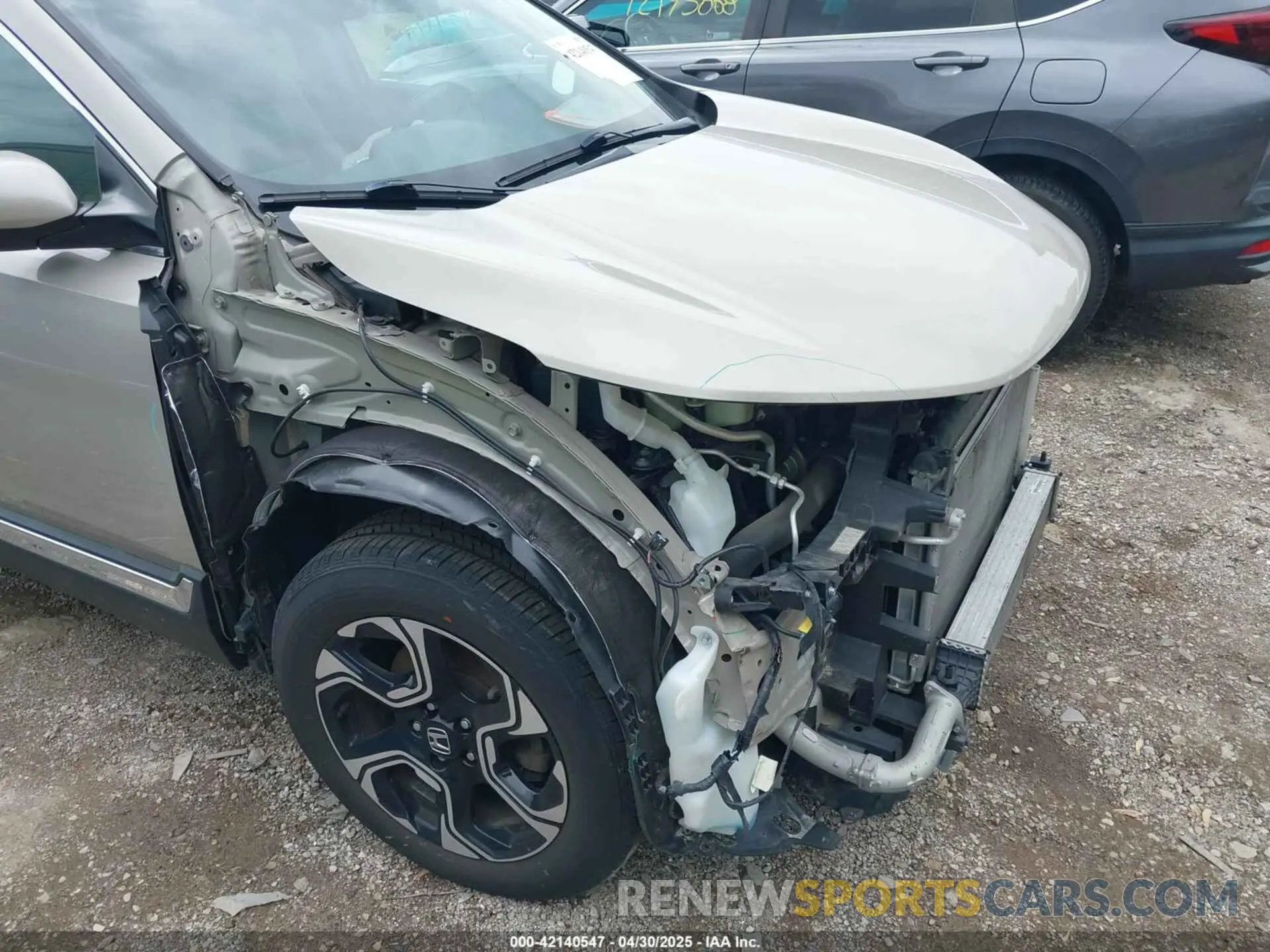 17 Photograph of a damaged car 2HKRW2H94KH623003 HONDA CR-V 2019