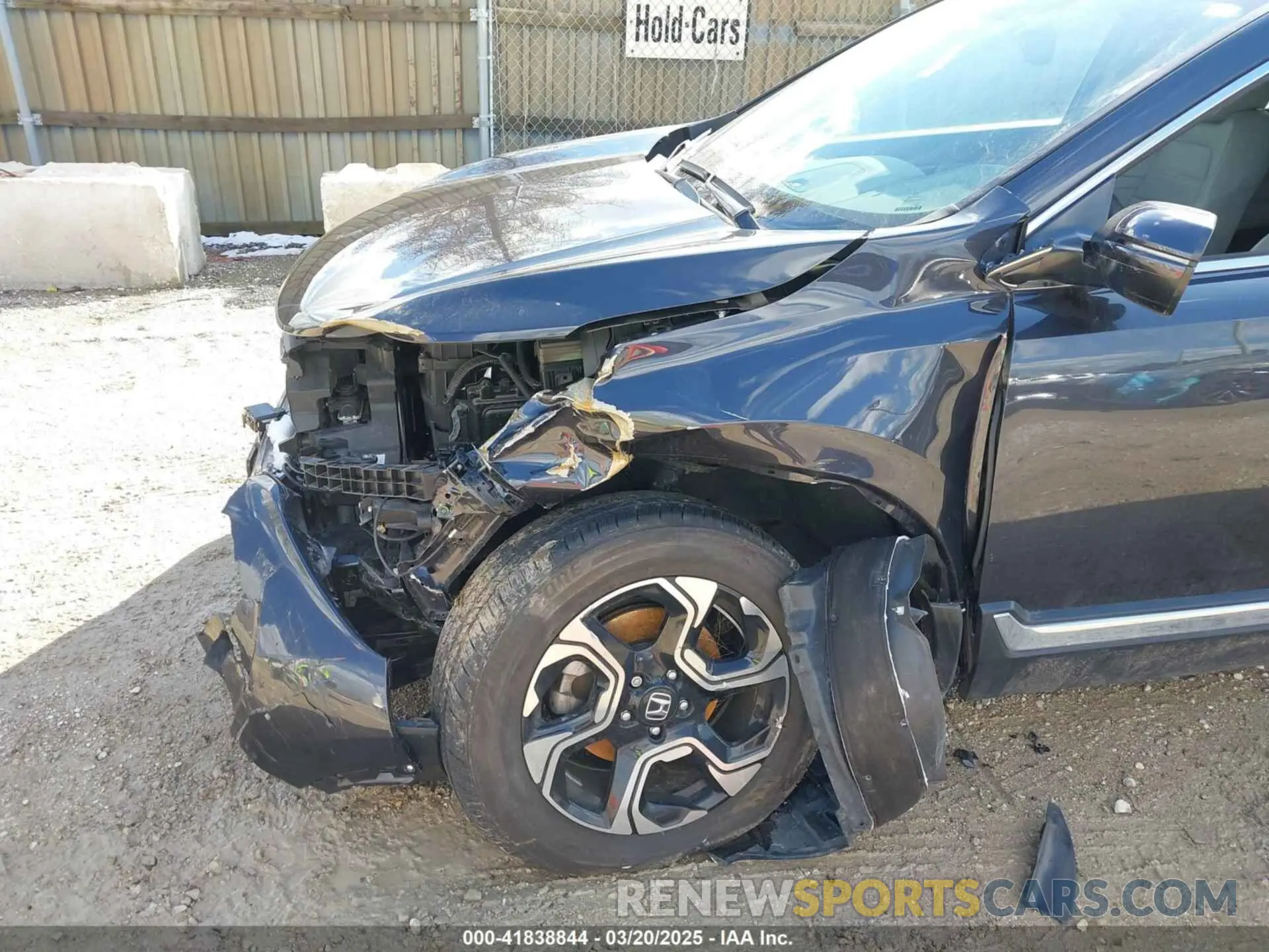 17 Photograph of a damaged car 2HKRW2H94KH636320 HONDA CR-V 2019