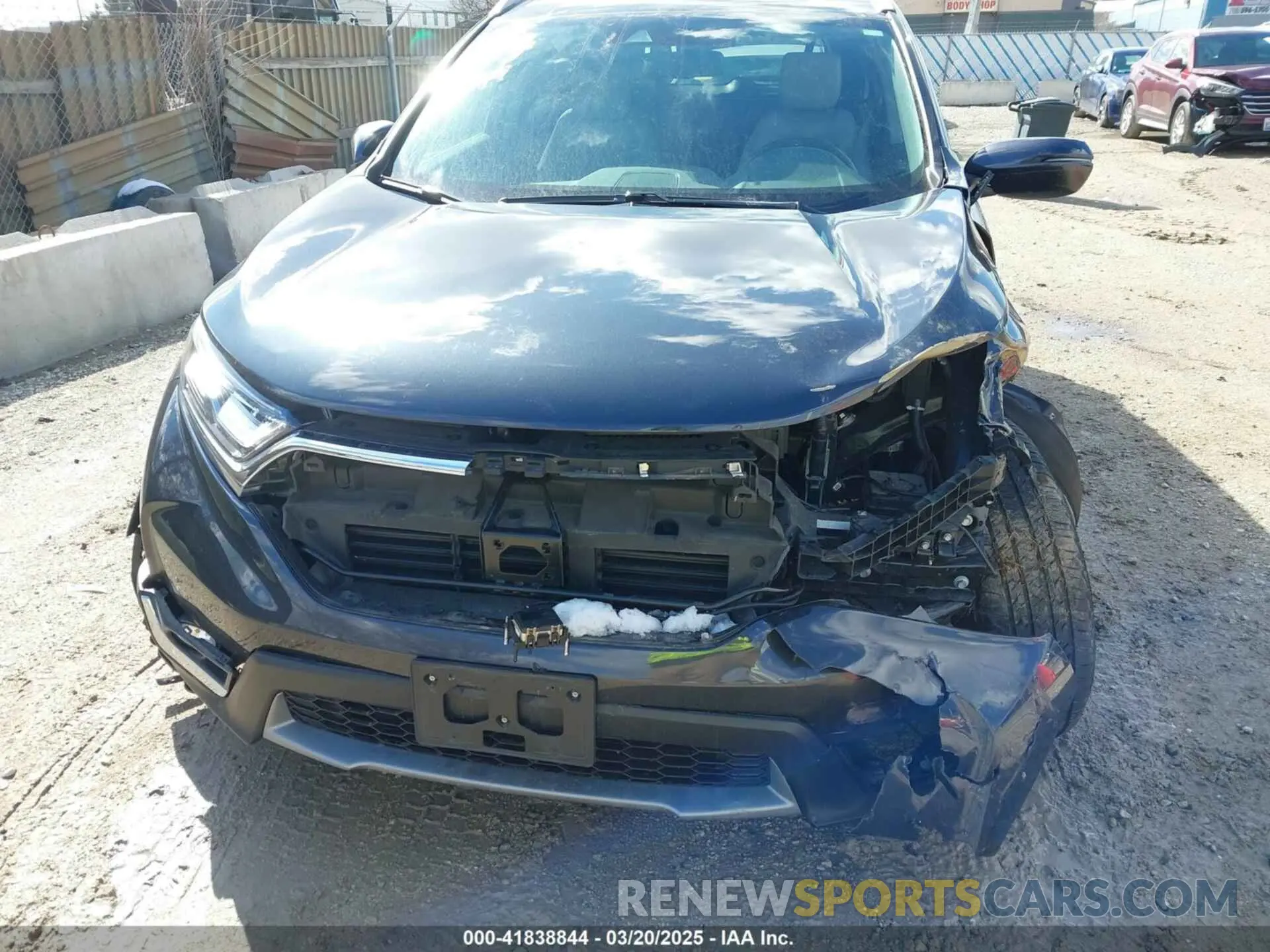 18 Photograph of a damaged car 2HKRW2H94KH636320 HONDA CR-V 2019