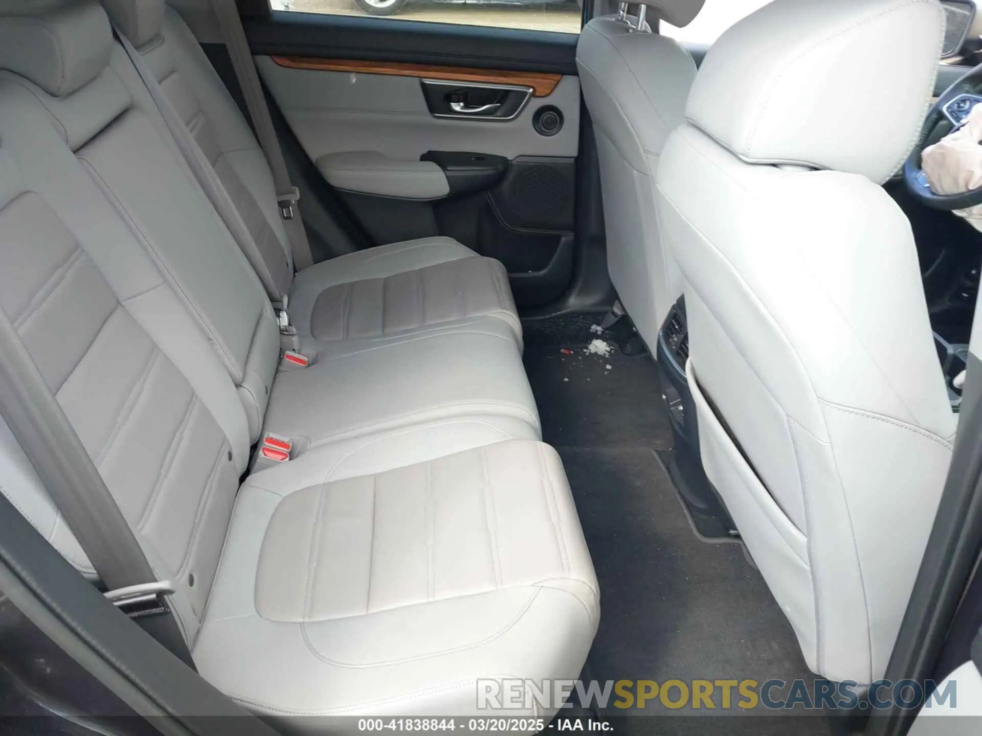 8 Photograph of a damaged car 2HKRW2H94KH636320 HONDA CR-V 2019