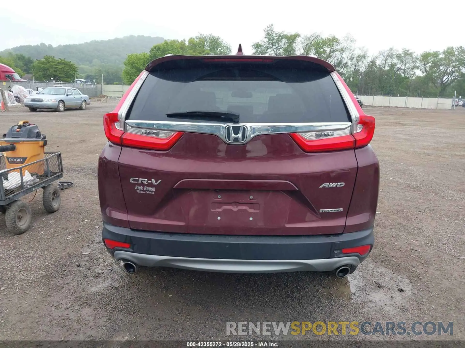 17 Photograph of a damaged car 2HKRW2H95KH617890 HONDA CR-V 2019