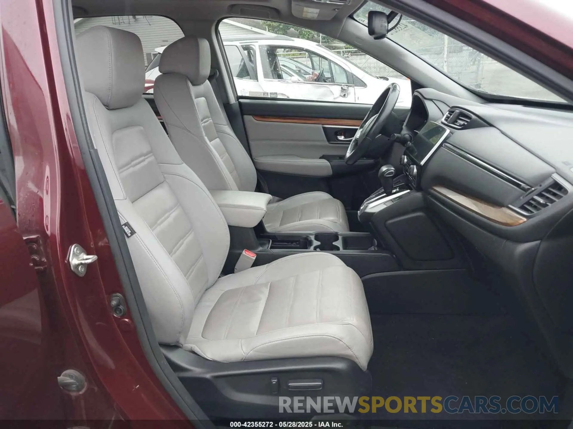 5 Photograph of a damaged car 2HKRW2H95KH617890 HONDA CR-V 2019