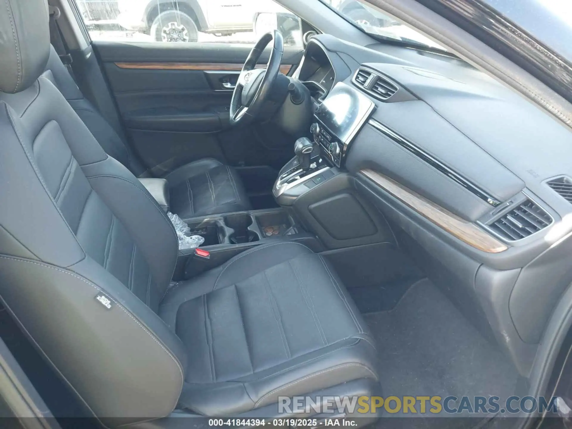 5 Photograph of a damaged car 2HKRW2H95KH631787 HONDA CR-V 2019