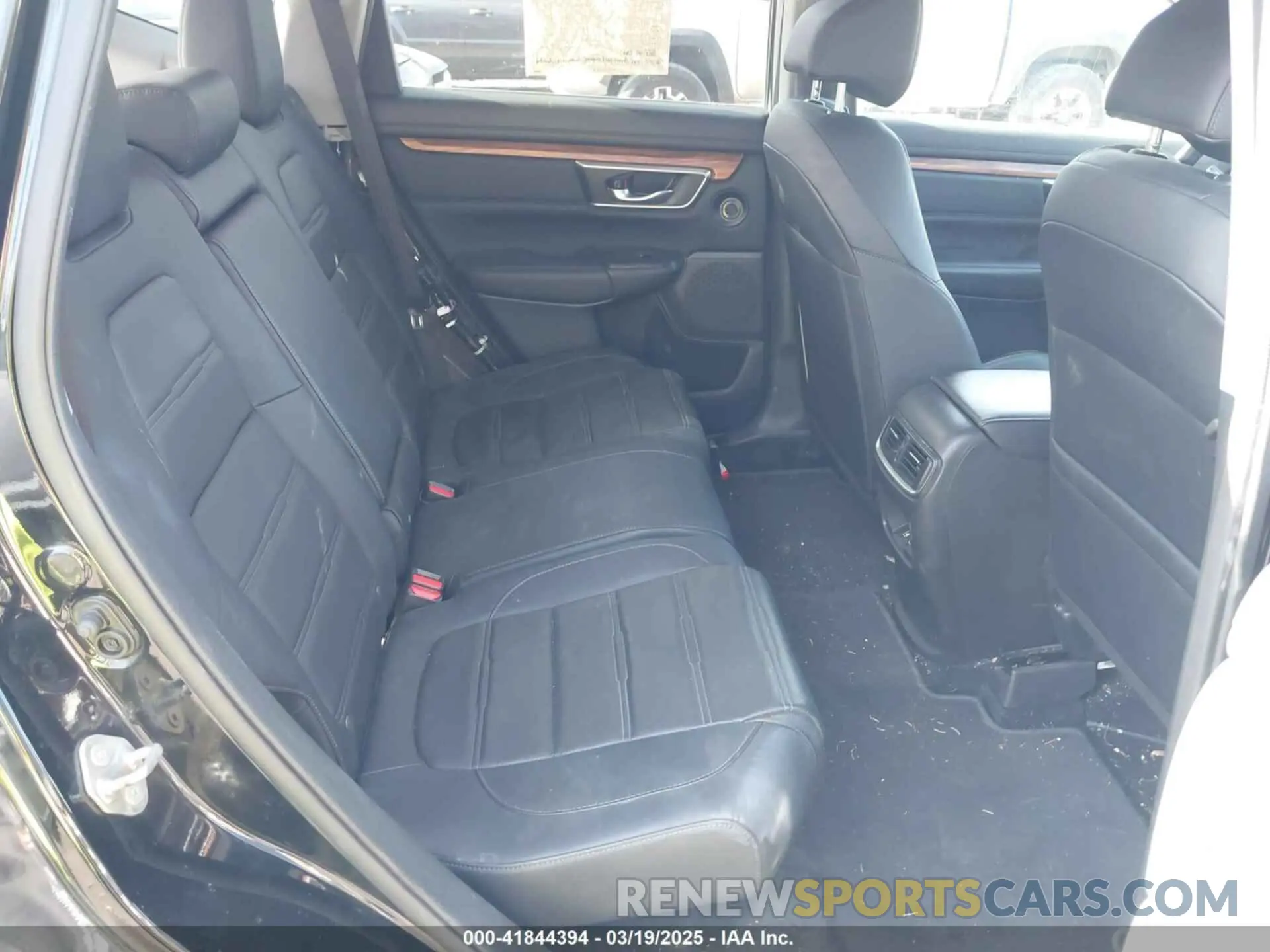 8 Photograph of a damaged car 2HKRW2H95KH631787 HONDA CR-V 2019