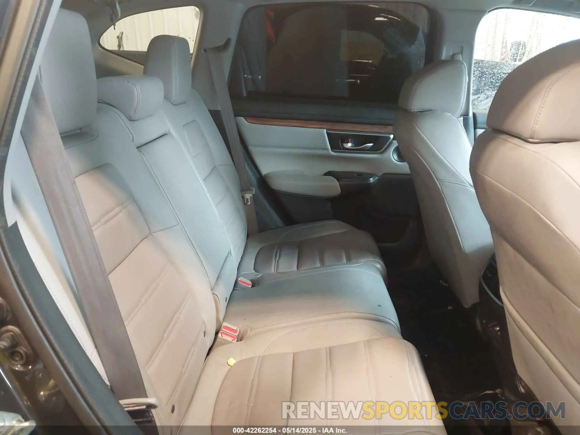 8 Photograph of a damaged car 2HKRW2H96KH659193 HONDA CR-V 2019