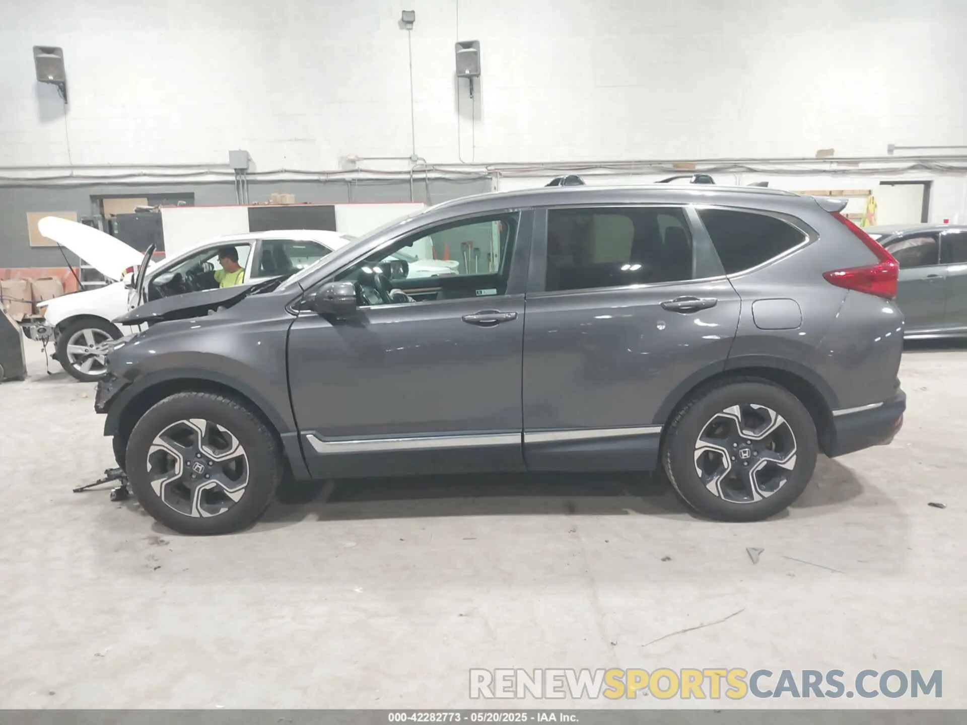 14 Photograph of a damaged car 2HKRW2H9XKH630540 HONDA CR-V 2019
