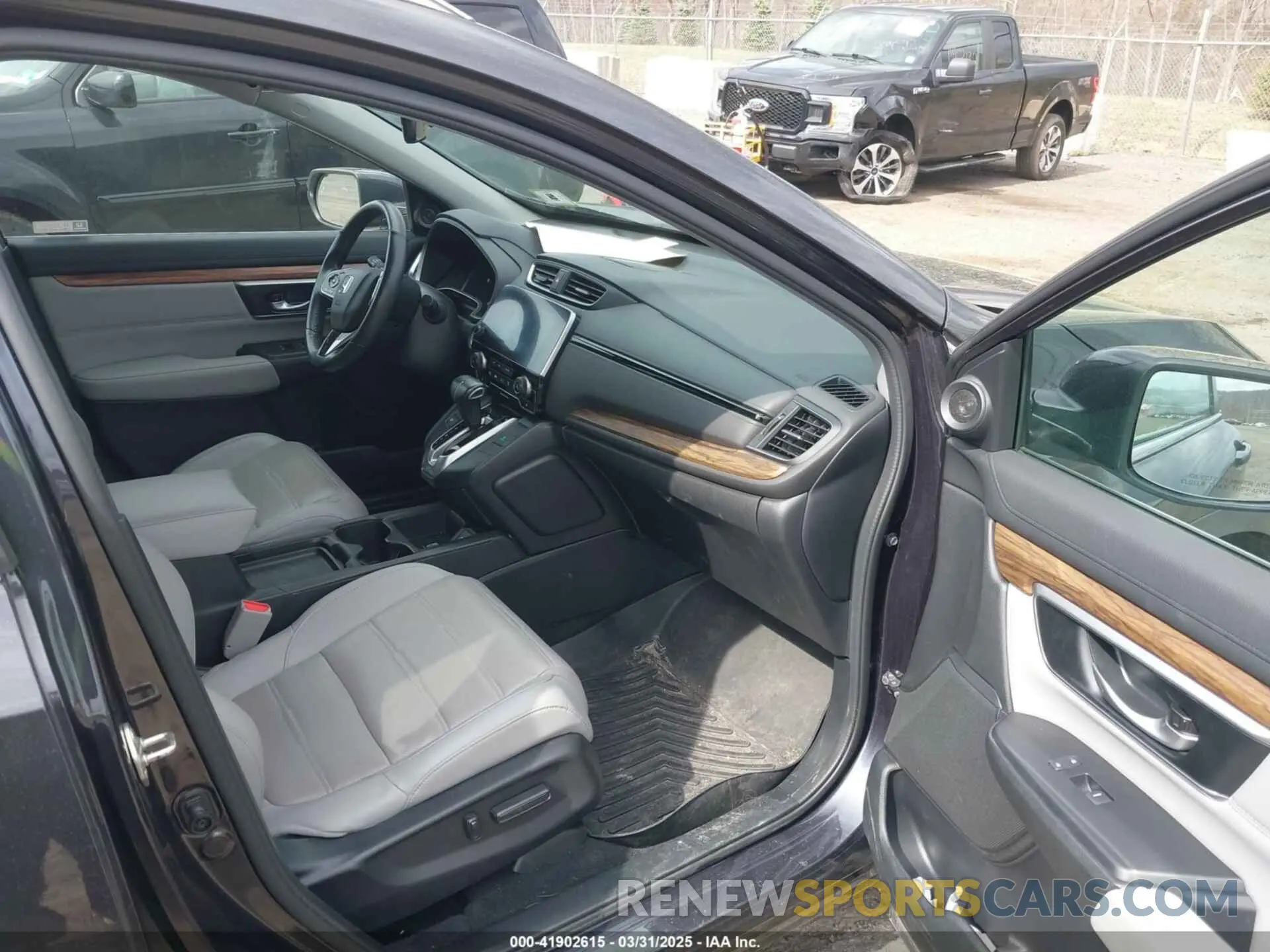 5 Photograph of a damaged car 2HKRW2H9XKH636354 HONDA CR-V 2019
