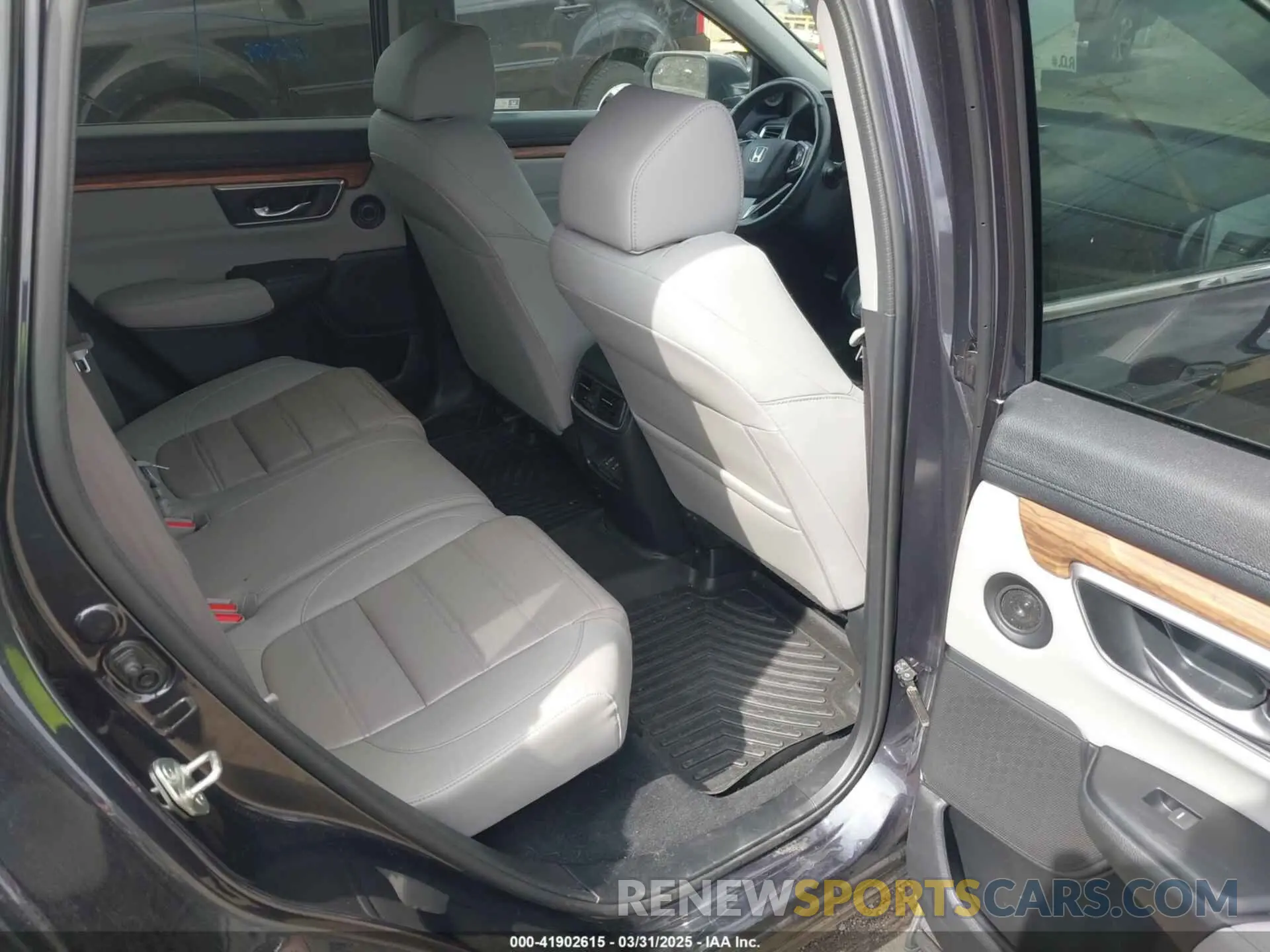 8 Photograph of a damaged car 2HKRW2H9XKH636354 HONDA CR-V 2019