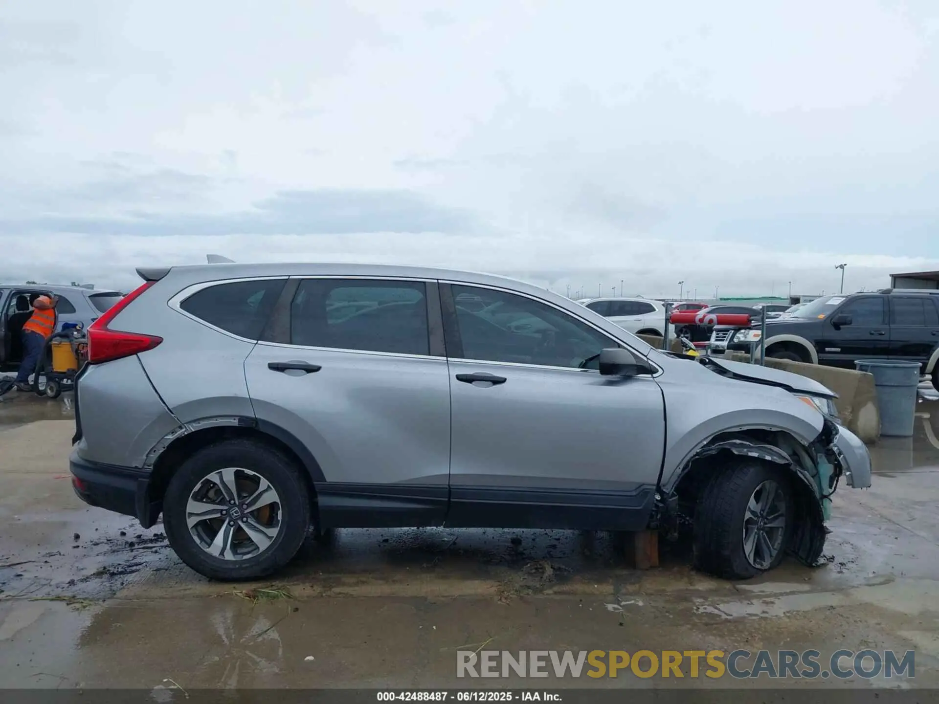 14 Photograph of a damaged car 2HKRW5H30KH421675 HONDA CR-V 2019