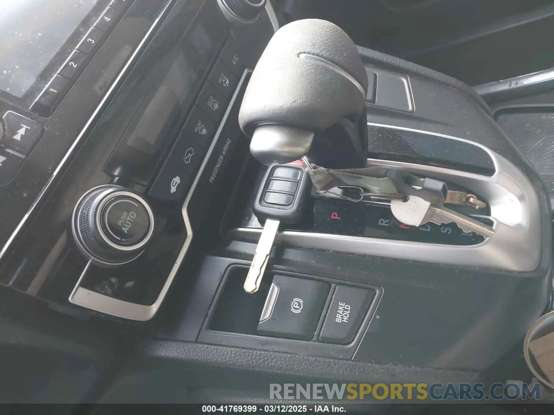 11 Photograph of a damaged car 2HKRW5H31KH415531 HONDA CR-V 2019