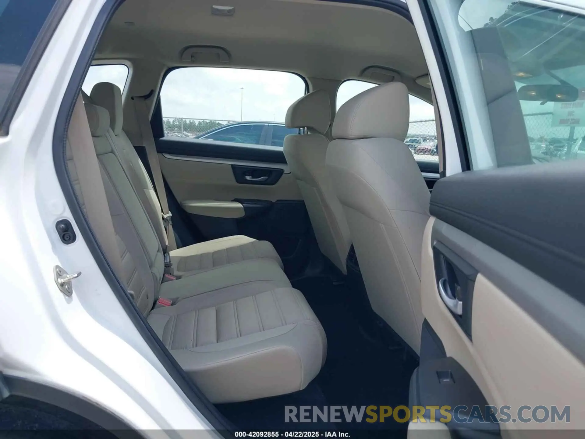 8 Photograph of a damaged car 2HKRW5H32KH414940 HONDA CR-V 2019