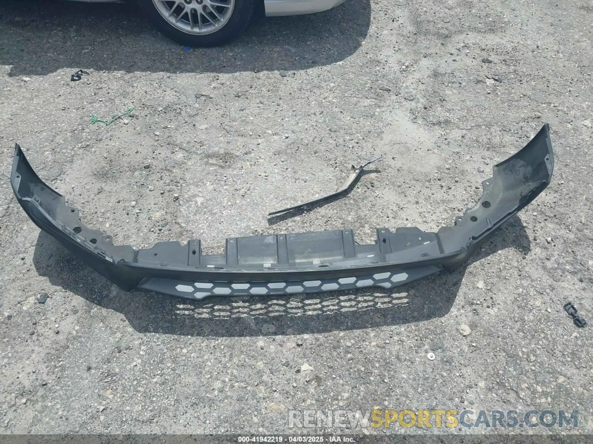 12 Photograph of a damaged car 2HKRW5H33KH402697 HONDA CR-V 2019