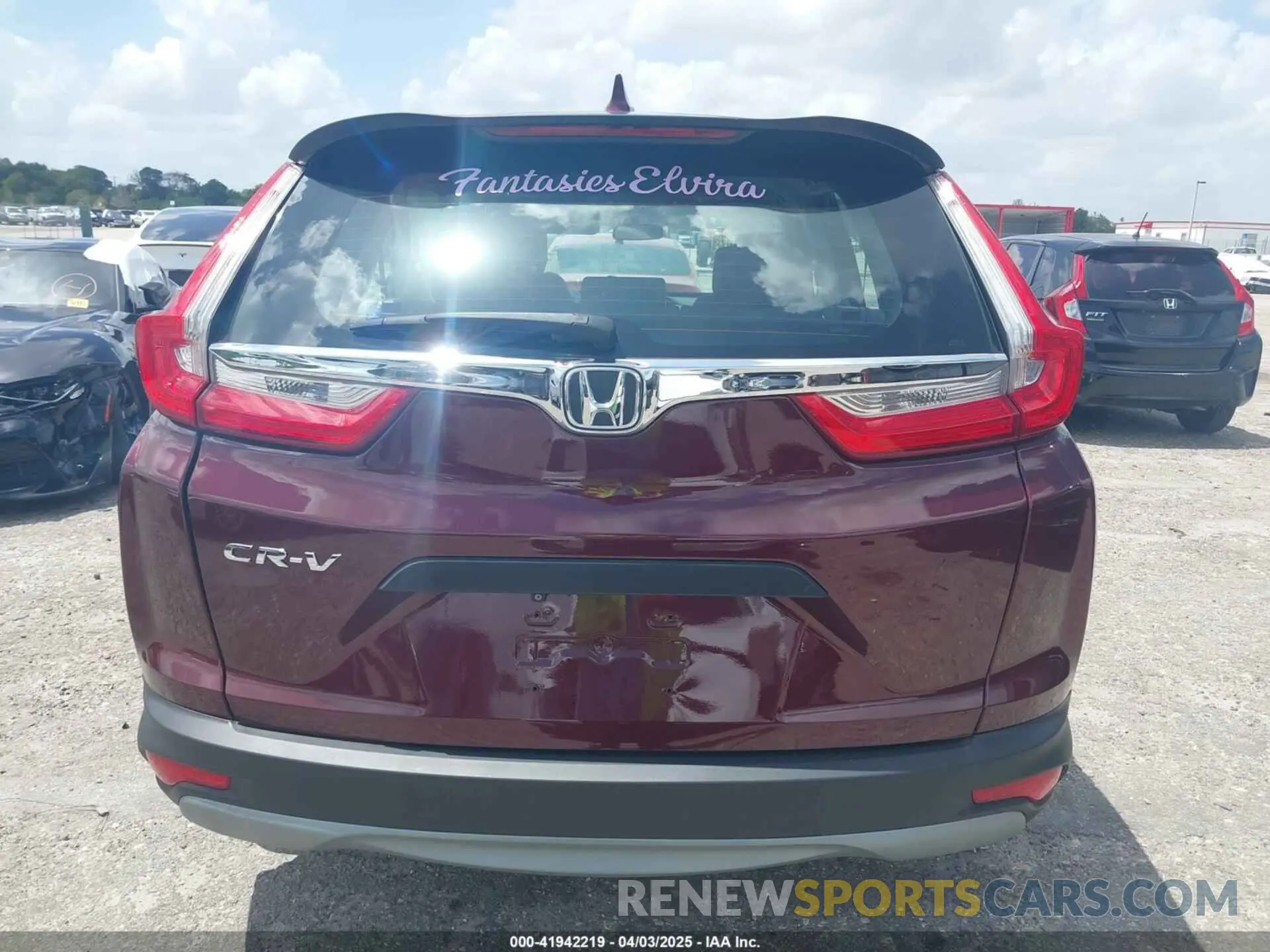 17 Photograph of a damaged car 2HKRW5H33KH402697 HONDA CR-V 2019