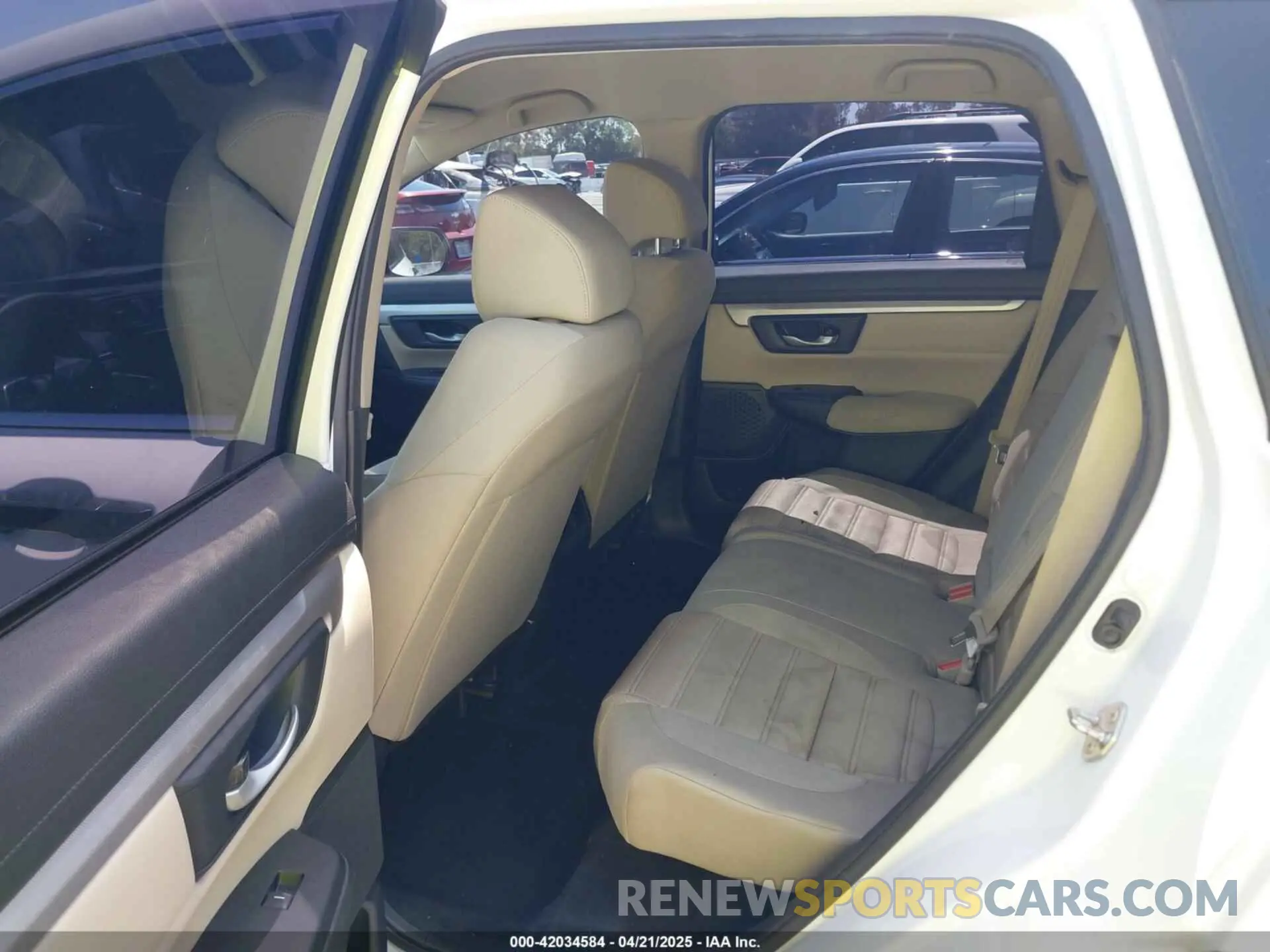 8 Photograph of a damaged car 2HKRW5H33KH407463 HONDA CR-V 2019