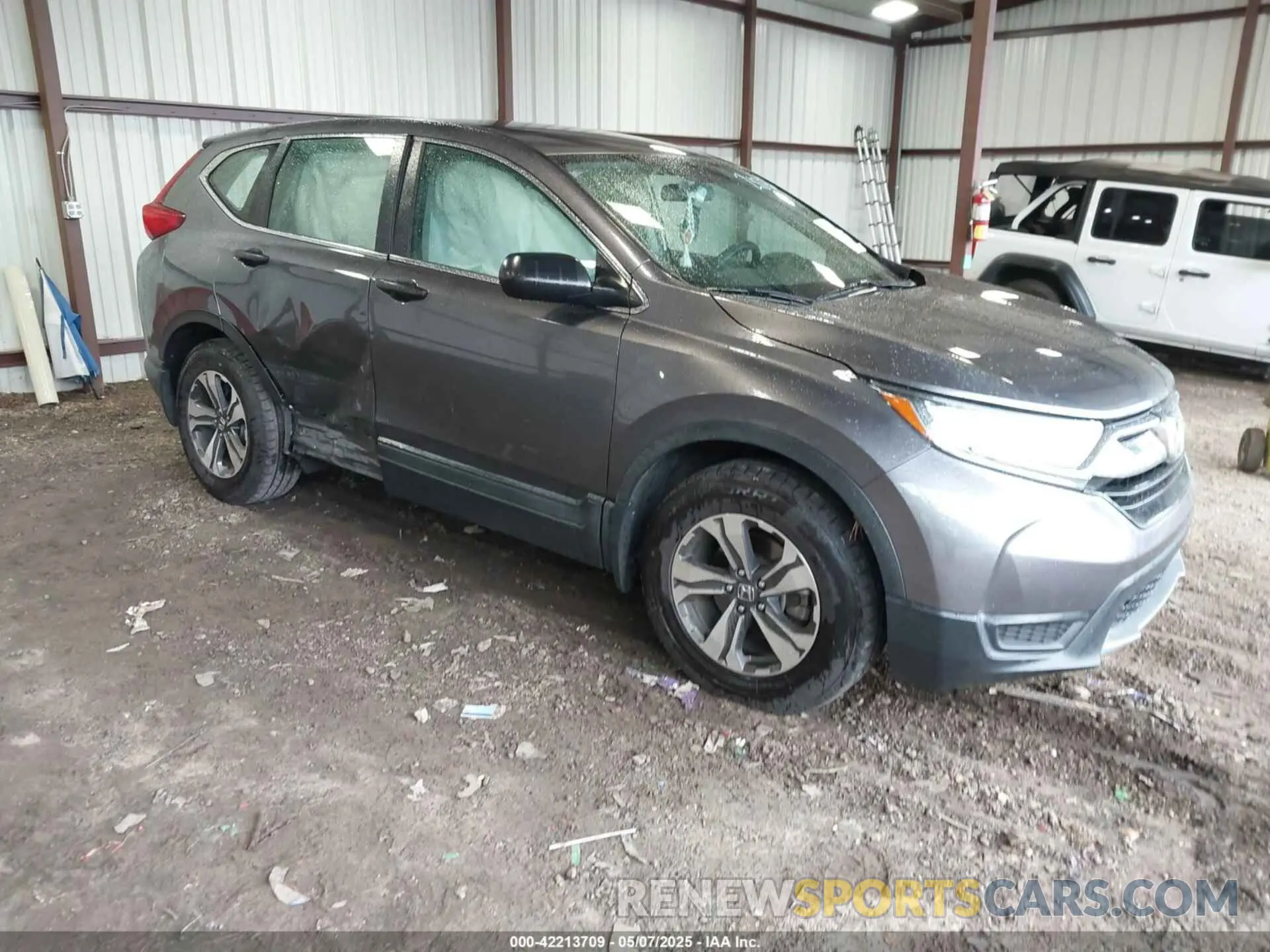 1 Photograph of a damaged car 2HKRW5H33KH412873 HONDA CR-V 2019
