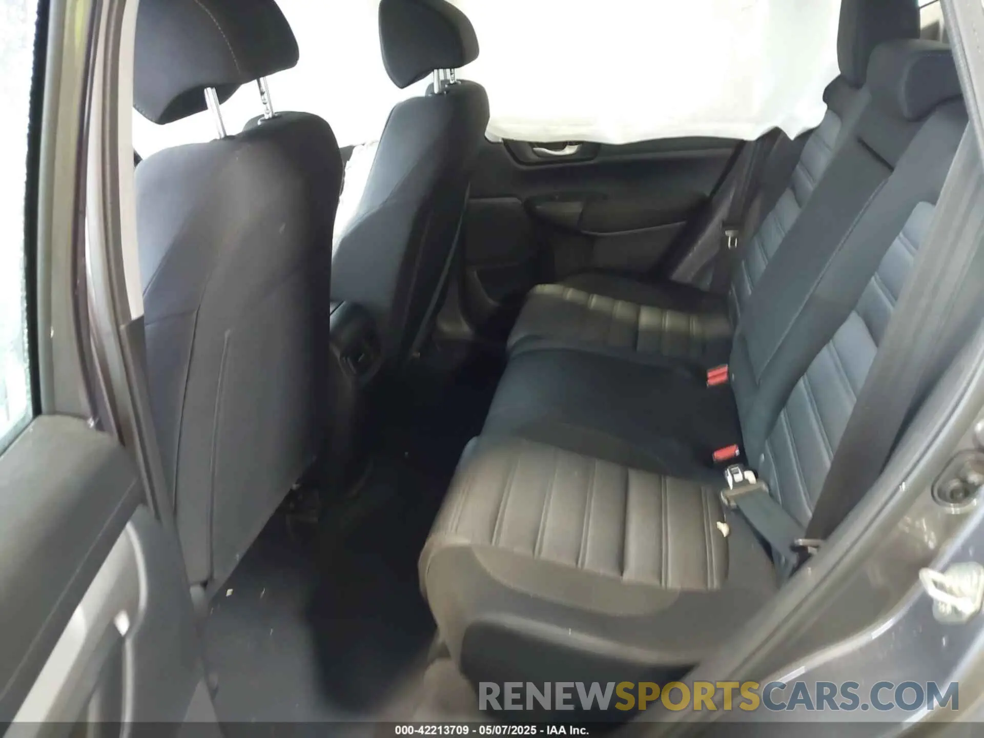 8 Photograph of a damaged car 2HKRW5H33KH412873 HONDA CR-V 2019