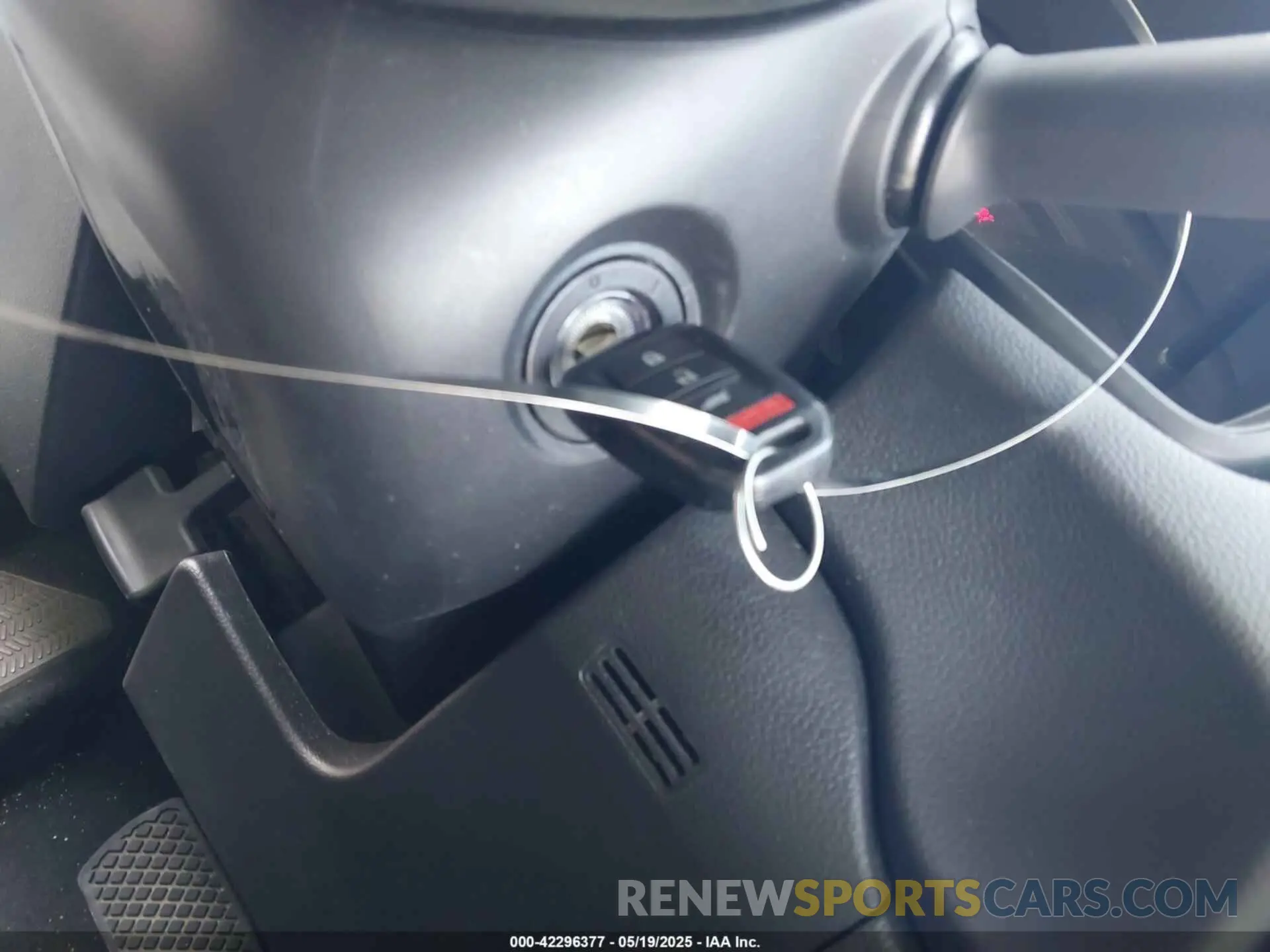 11 Photograph of a damaged car 2HKRW5H33KH418401 HONDA CR-V 2019