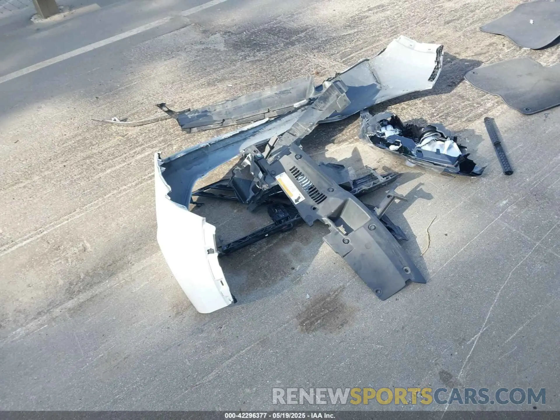 12 Photograph of a damaged car 2HKRW5H33KH418401 HONDA CR-V 2019