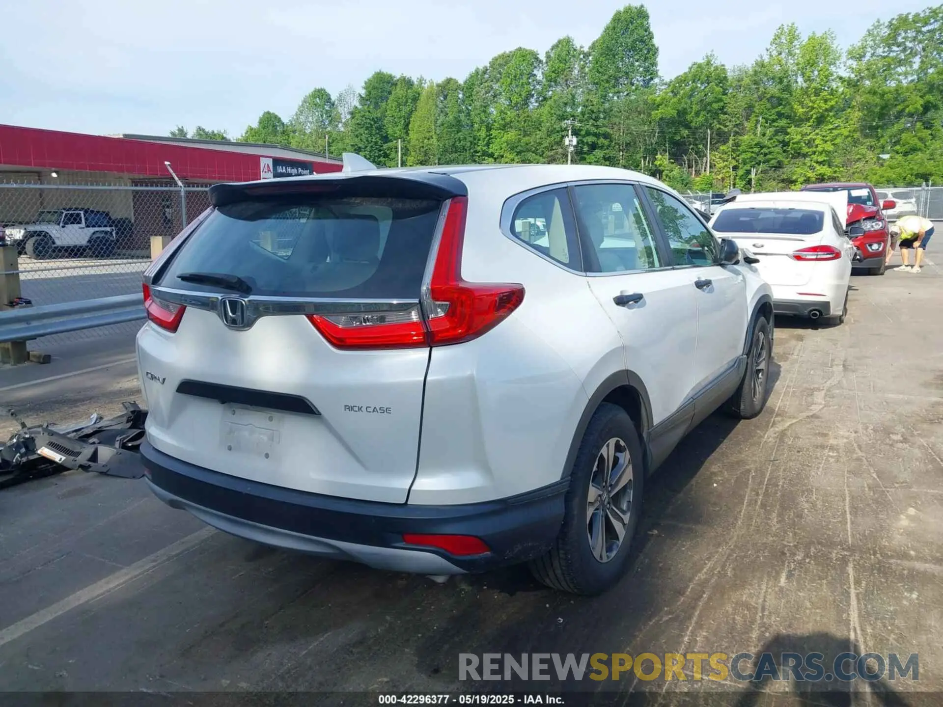 4 Photograph of a damaged car 2HKRW5H33KH418401 HONDA CR-V 2019